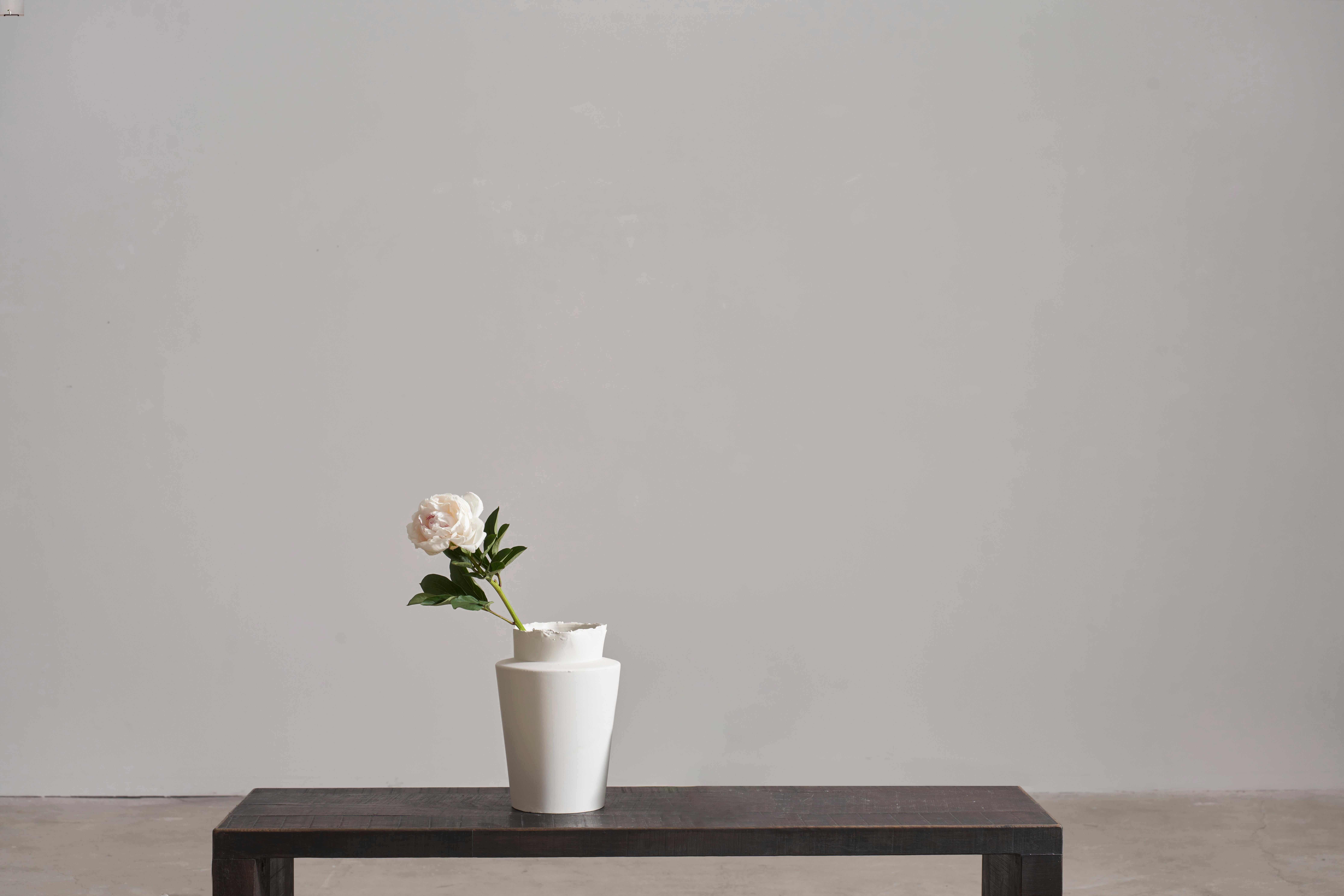 Pove Vase by Jenna Basso Pietrobon
Dimensions: D 21 x H 28 cm
Materials: Ceramic.


Jenna Basso Pietrobon, born in 1986, is an artist whose work delves into societal issues through the lens of her personal experiences. She offers an unfiltered