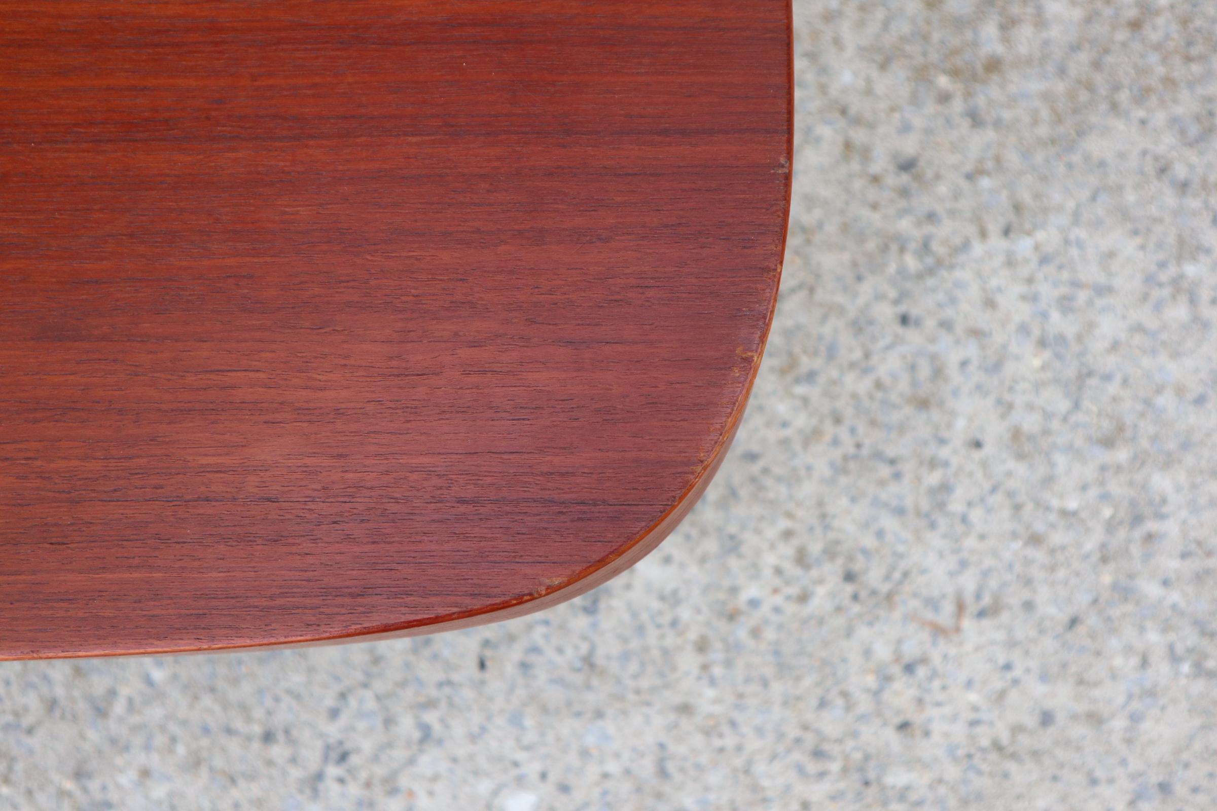 Povl Dinesen Danish Biomorphic Side Table in Teak In Good Condition In Brooklyn, NY