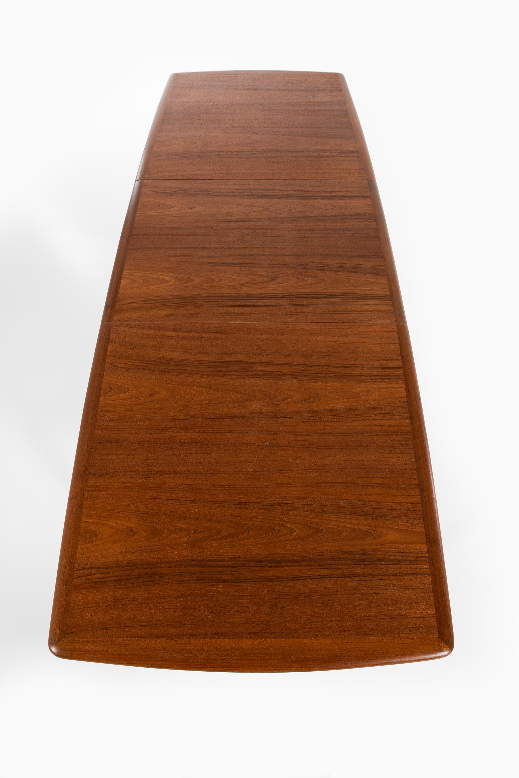 Povl Dinesen Dining Table Model PD 700 by Povl Dinesen in Denmark 4