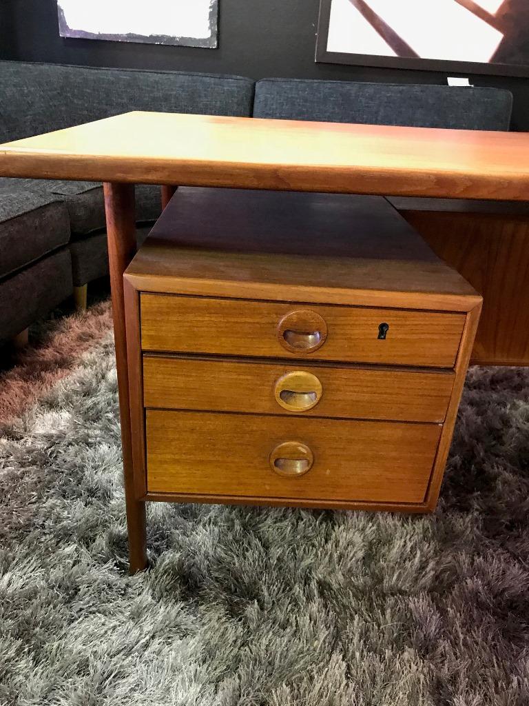 Povl Dinesen Mid-Century Teak Desk and Chair by Danish Designer Kai Kristiansen In Good Condition In Studio City, CA