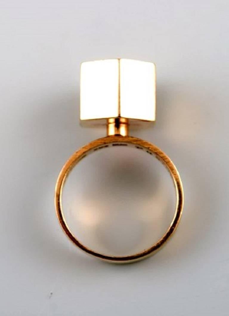 Povl Henrik Storm, Copenhagen. Modern ring of 14 kt. Gold, with hexagon with stylized flowers.
Marked 