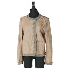 Giacca in pelle beige cipria con bordo in jersey grigio e catena D&G by DOLCE & GABBANA
