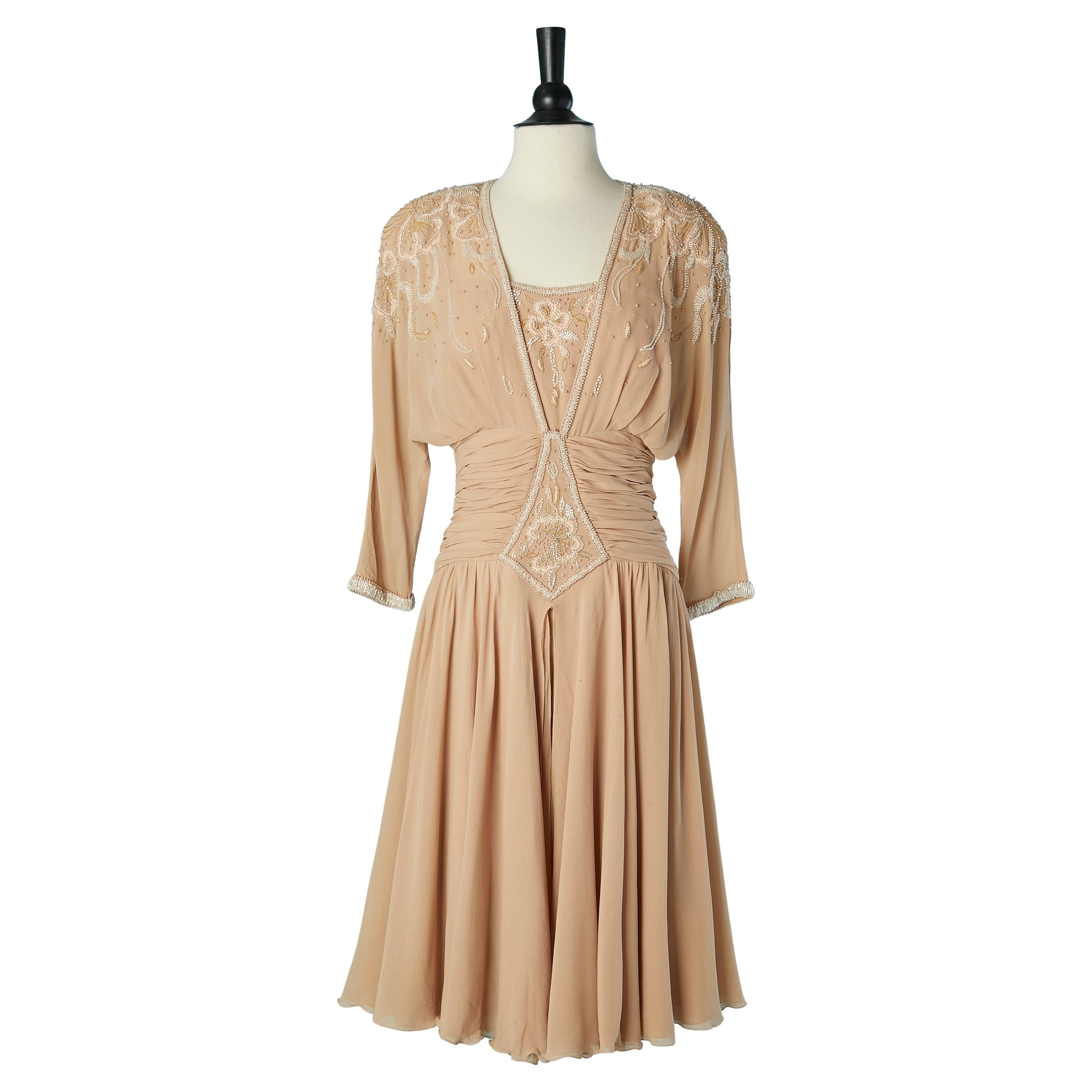 Abito da cocktail in chiffon di seta beige cipria con  ricamo Circa 1960