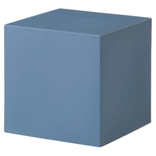 Puderblauer Cubo Pouf-Hocker von SLIDE Studio im Angebot