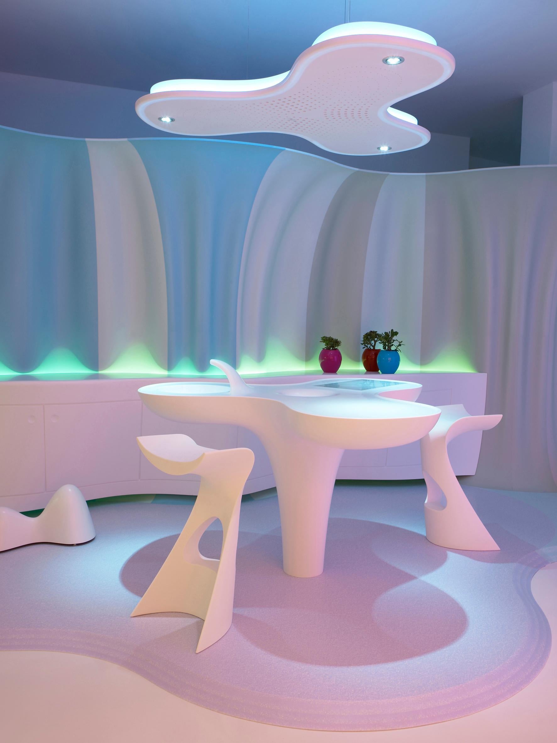 Pulverblauer Koncord-Hocker von Karim Rashid (Italienisch) im Angebot