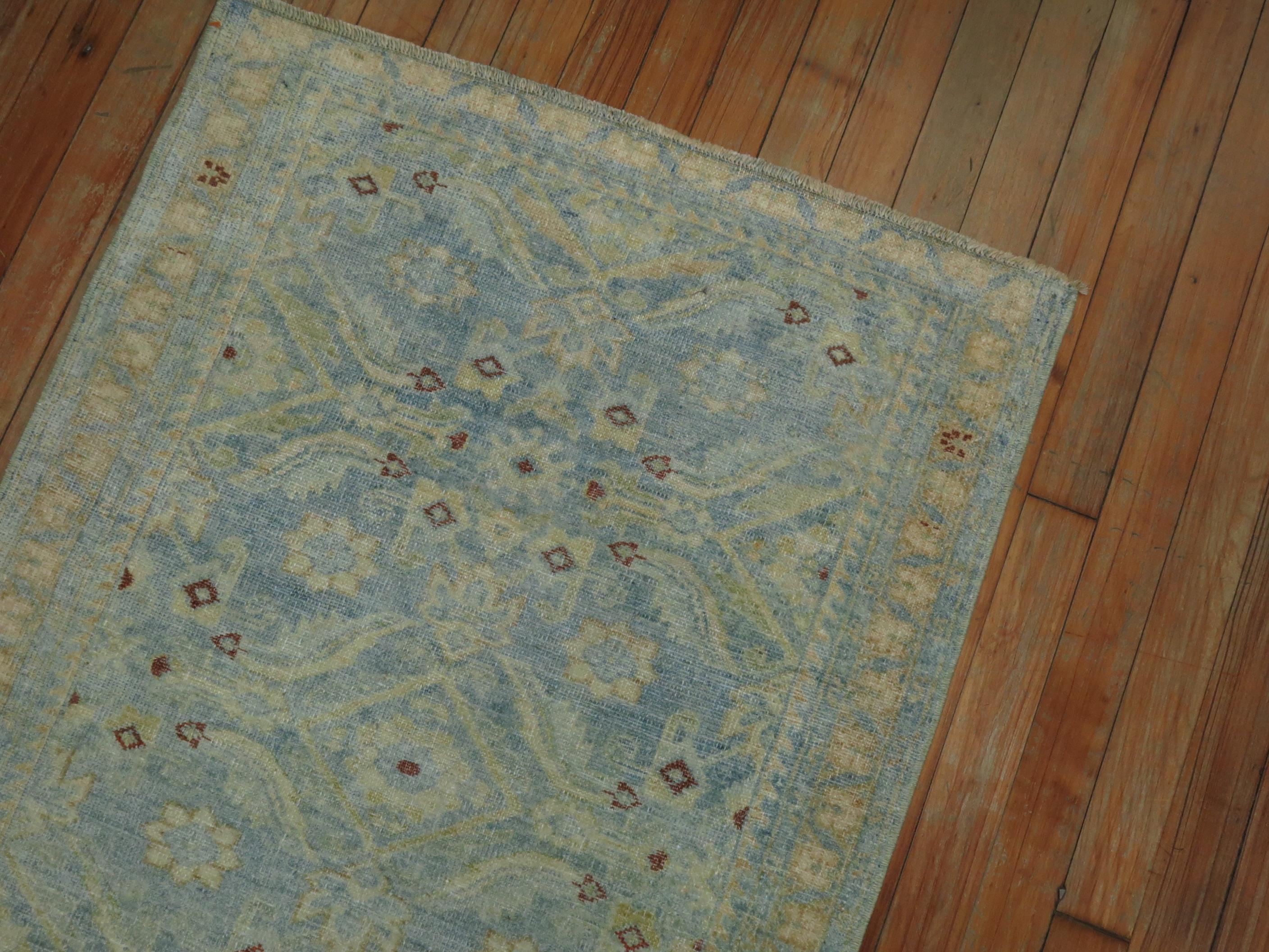 Mini tapis carré persan Malayer bleu poudre en vente 1