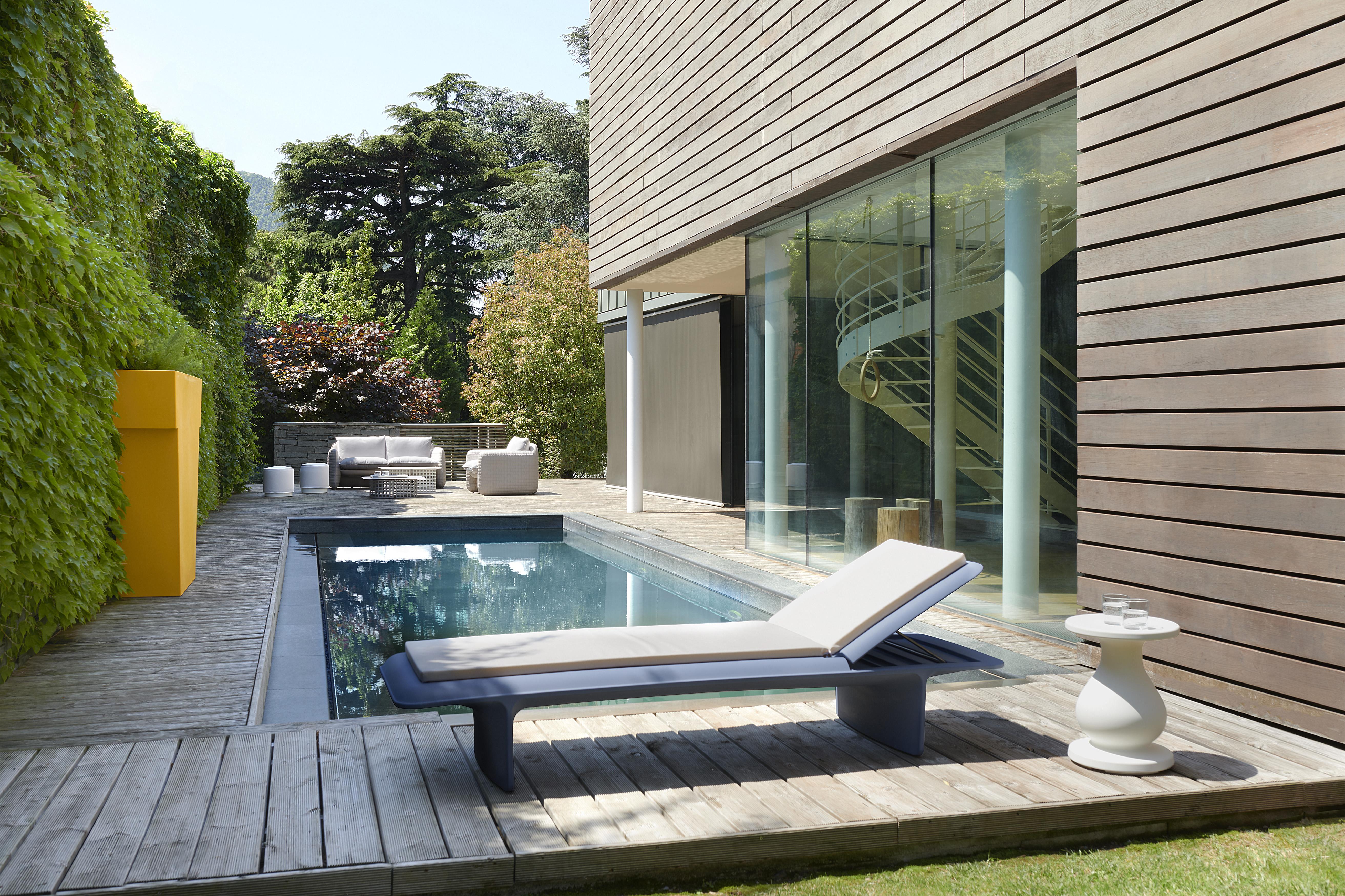 Powder Blue Ponente Sun Lounger by Martinelli Venezia Studio
Dimensions: D 68 x W 200 x H 34 cm.
Materials: Polyethylene.
Weight: 25 kg.

Available in different color options. This product is suitable for indoor and outdoor use. Also available in a