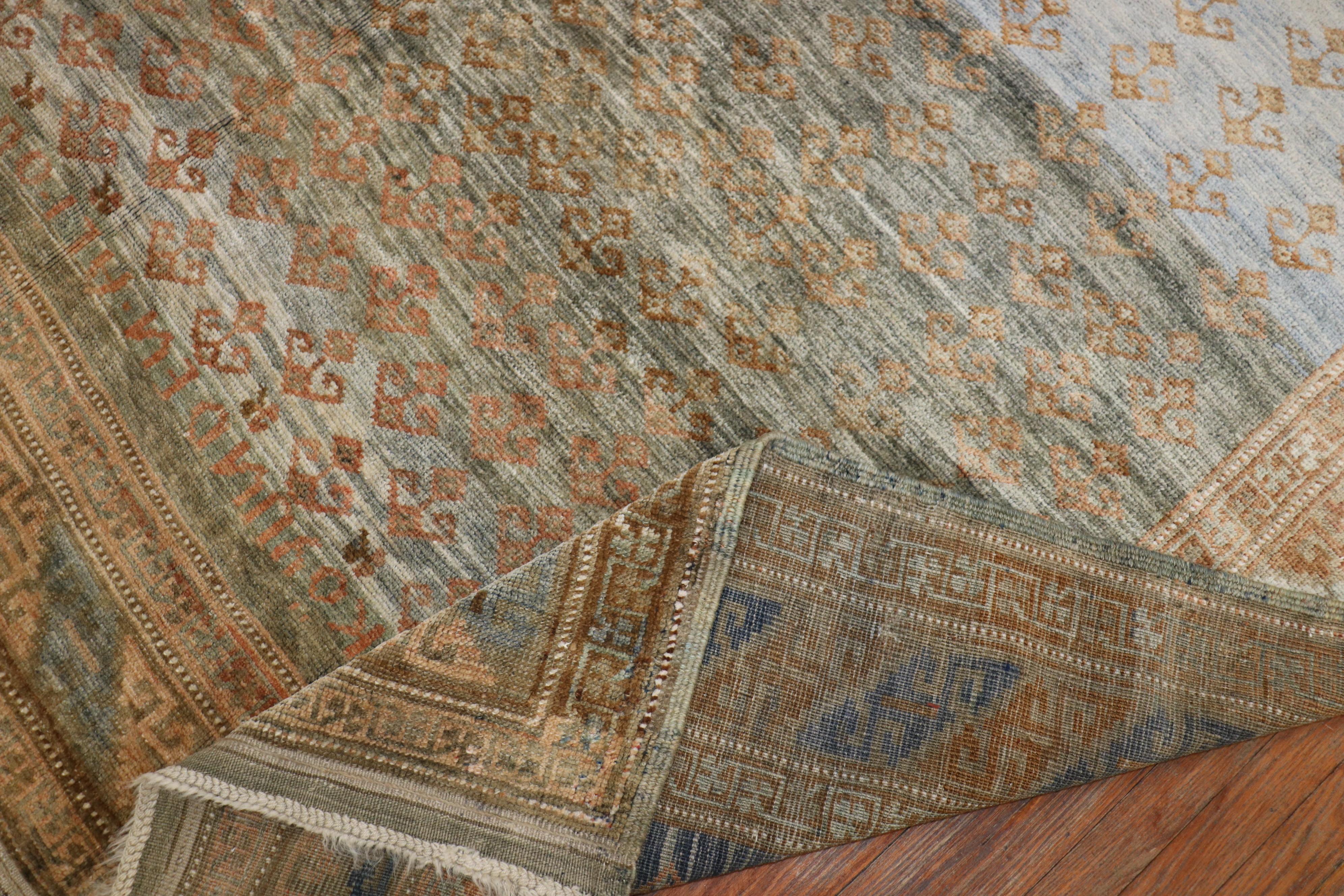 Zabihi Kollektion Pulverblauer Stammeskunst Persischer Kurd Corridor-Teppich (20. Jahrhundert) im Angebot