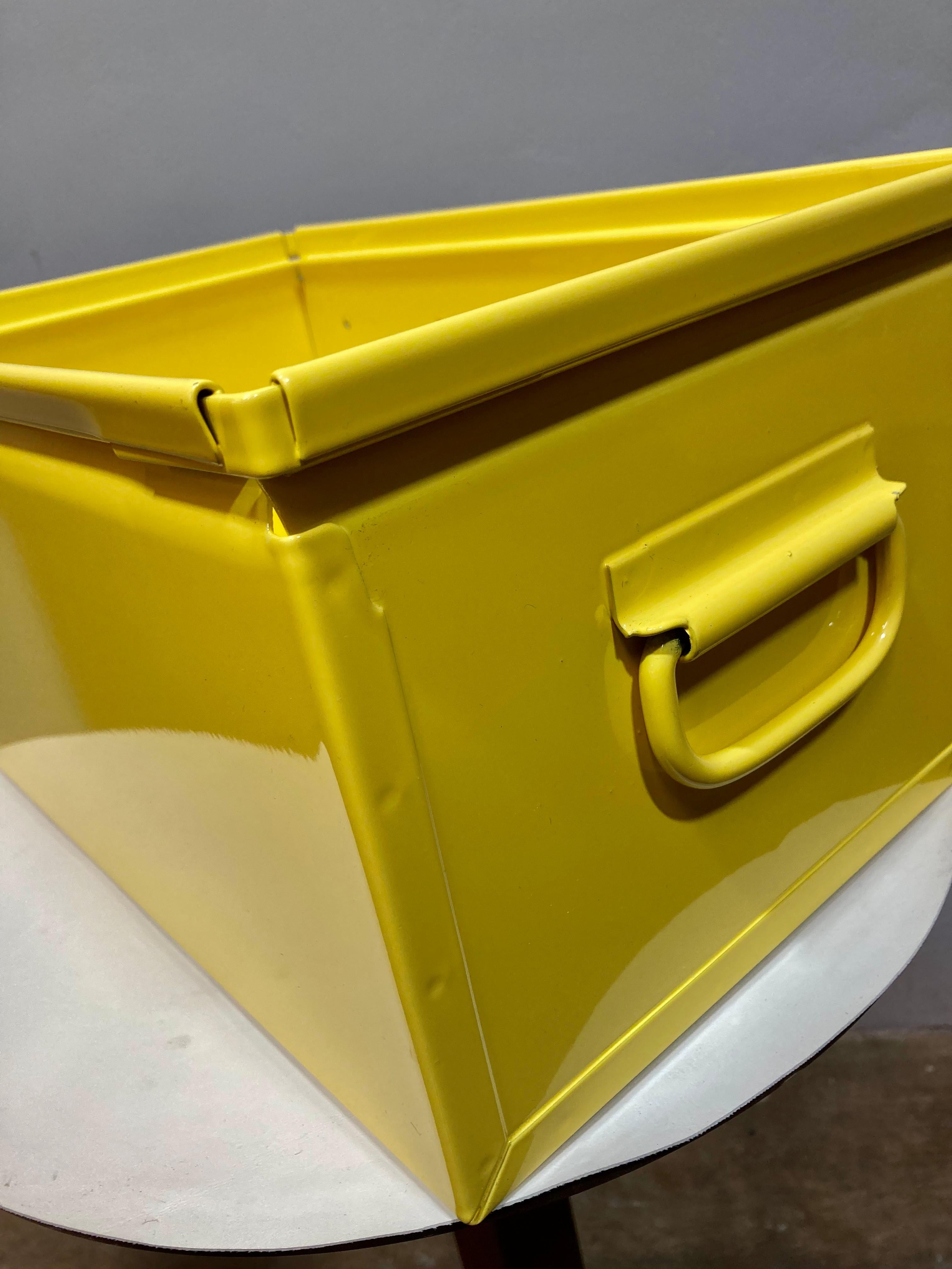 Powder-coated Mid-Century Steel Storage Bin (Yellow) In condizioni buone in vendita a Alhambra, CA