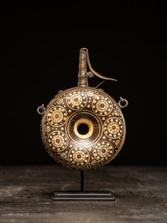 Powder flask in wood inlaid with bone, German, Nuremberg.