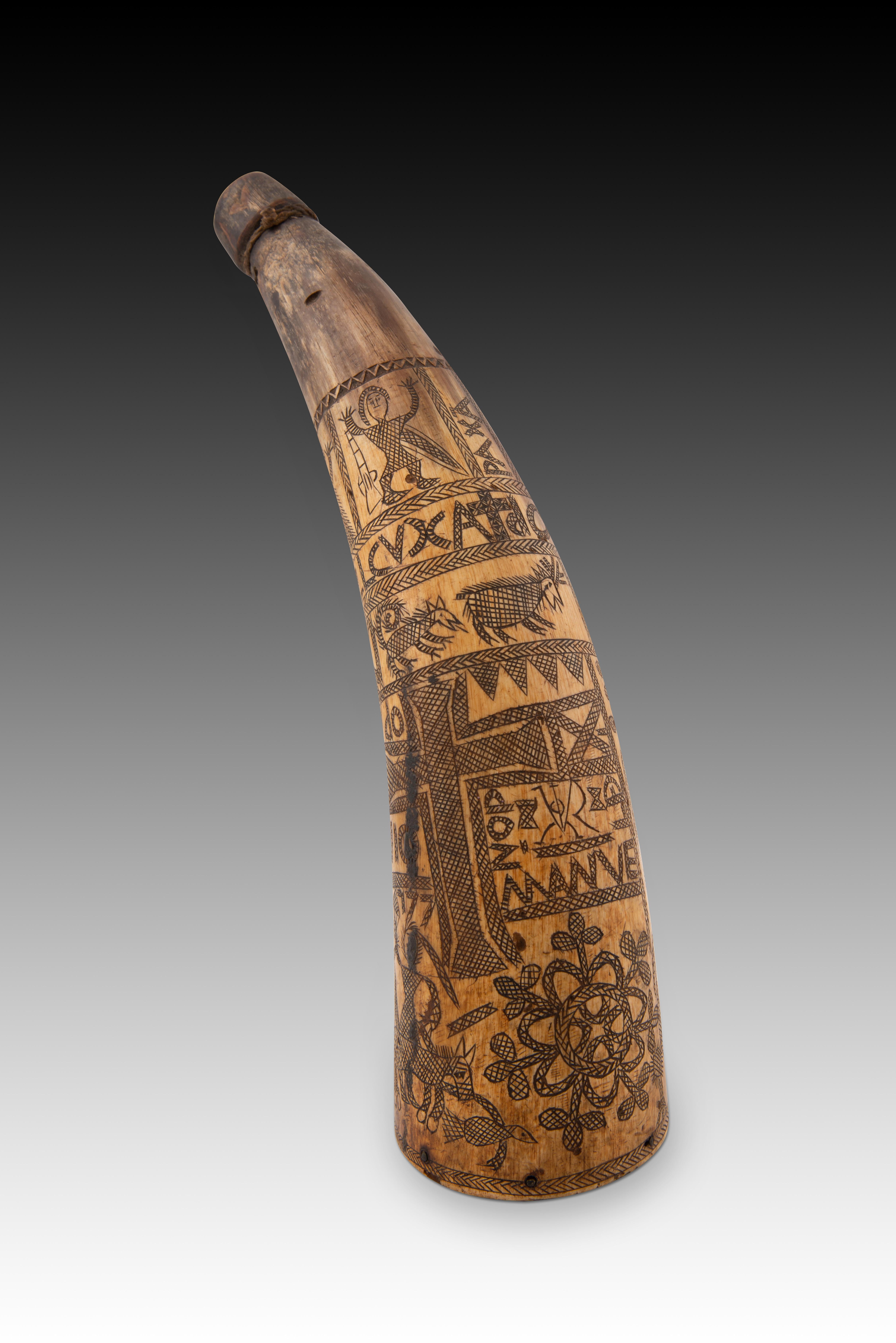 Spanish Powder keg. Engraved horn, rope, cork. Spain, 19th century. For Sale