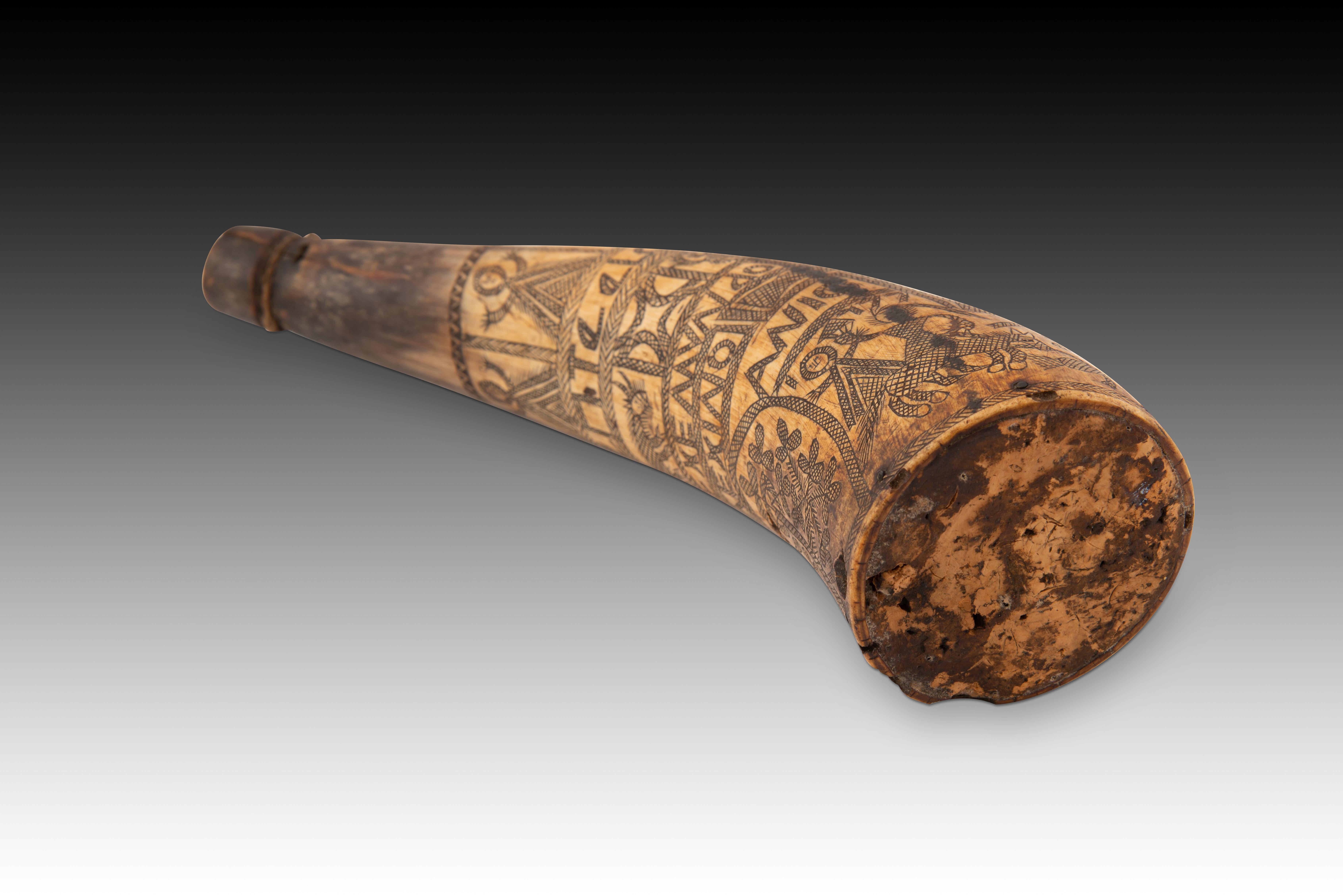 Metal Powder keg. Engraved horn, rope, cork. Spain, 19th century. For Sale