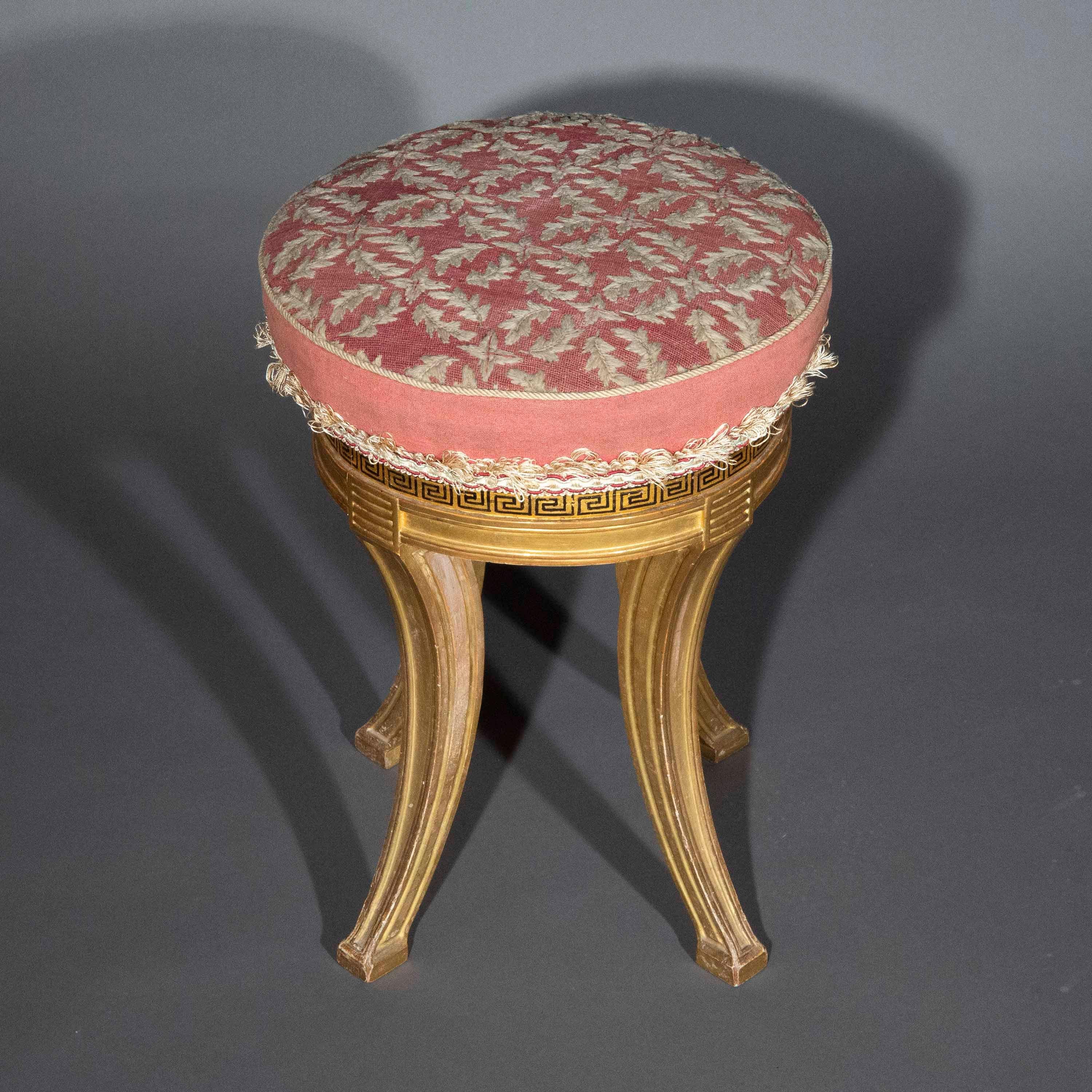 Castillo de Powderham Taburete Klismos de madera dorada de principios del siglo XIX en venta 5
