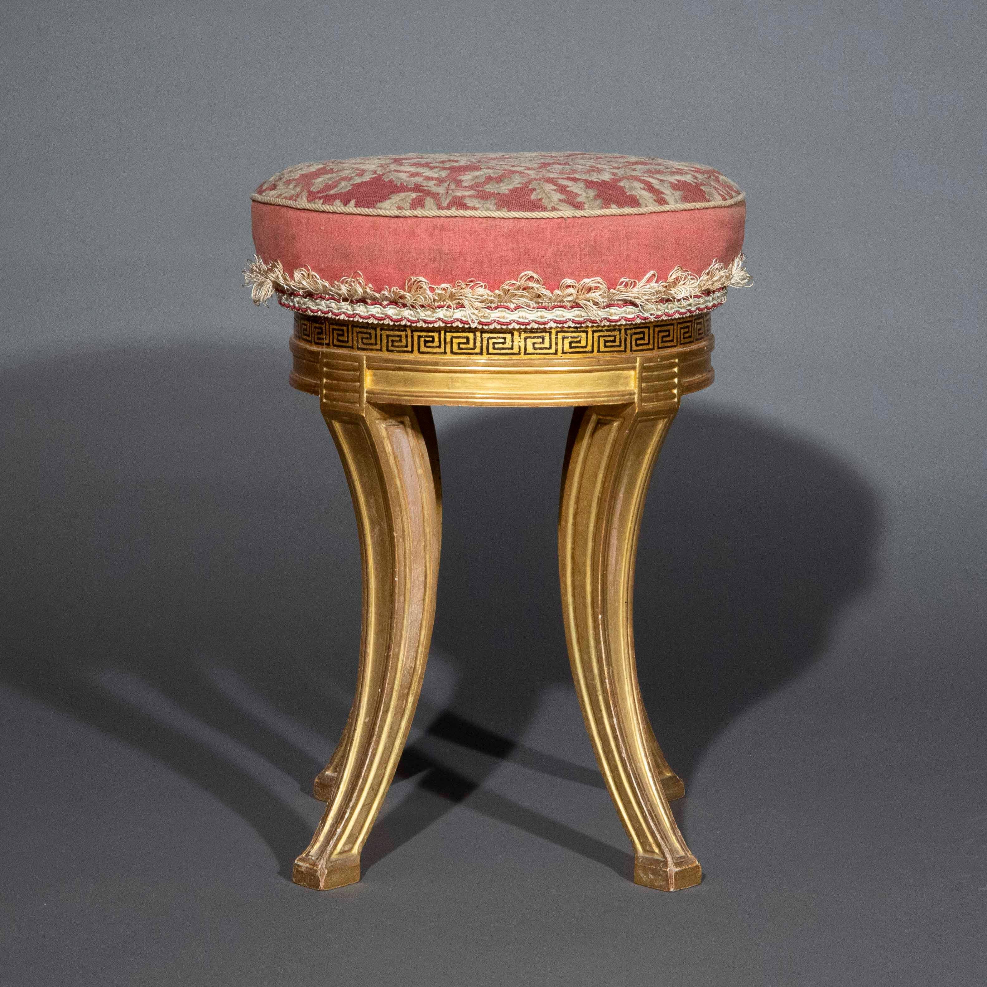 Castillo de Powderham Taburete Klismos de madera dorada de principios del siglo XIX Madera dorada en venta