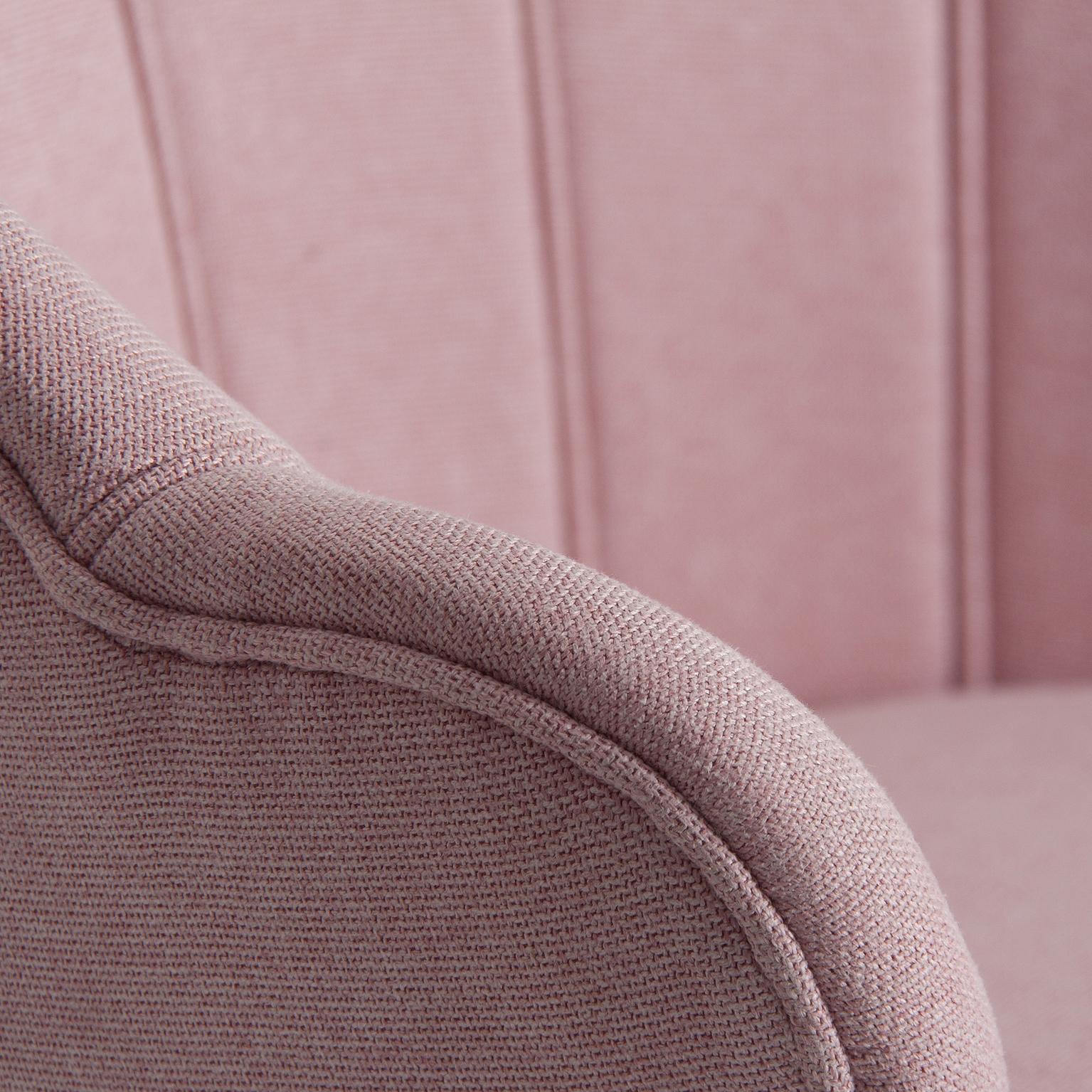 Lounge-Sessel aus pudrigem rosa Stoff (Art déco) im Angebot