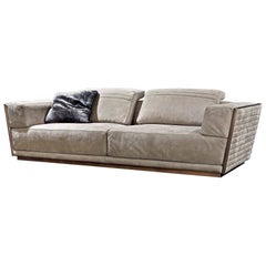 Sofa mit Juwelenmuster