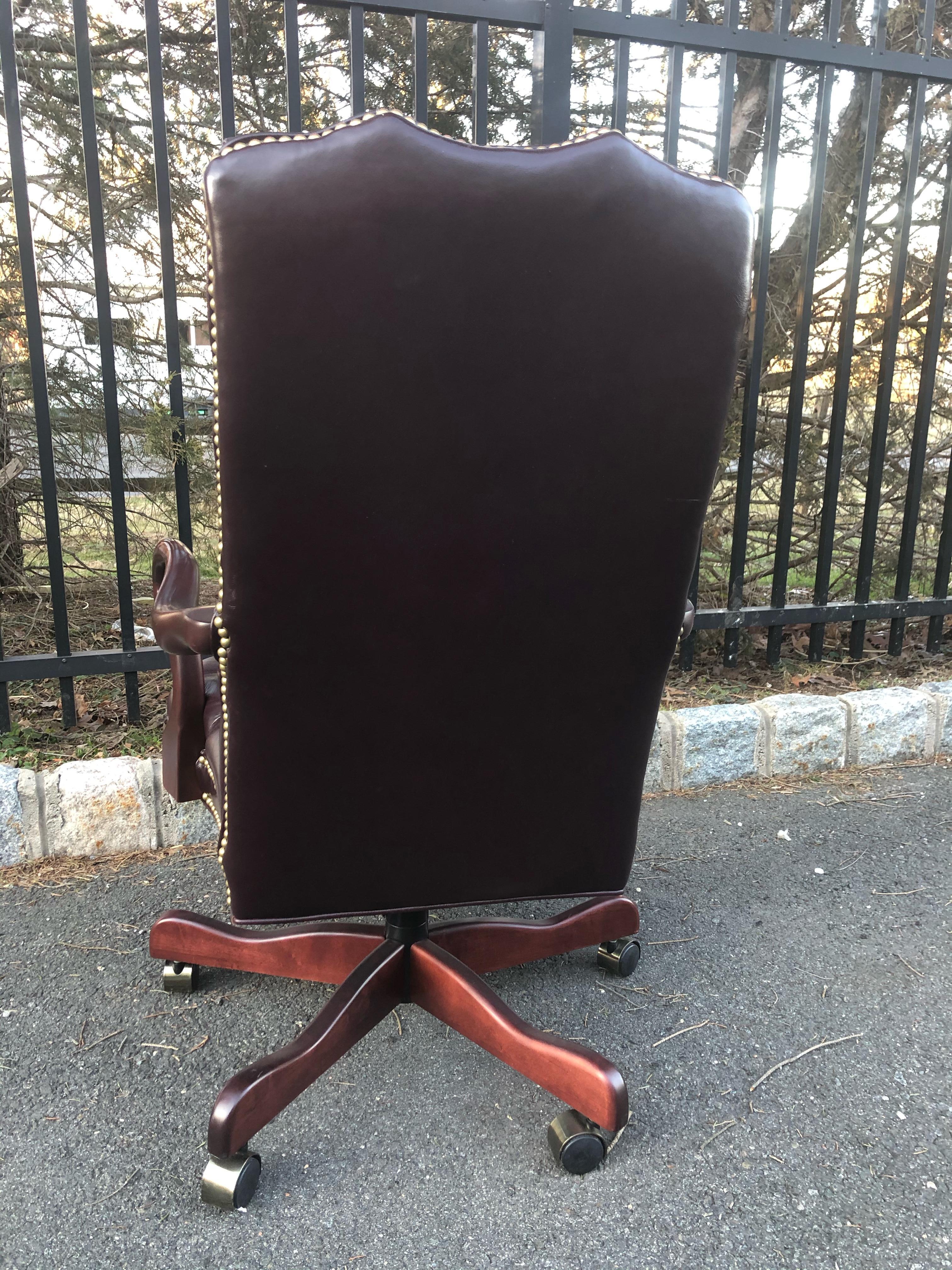 Power Broker Luscious Tufted Leather Swivel Executive Chair In Good Condition In Hopewell, NJ