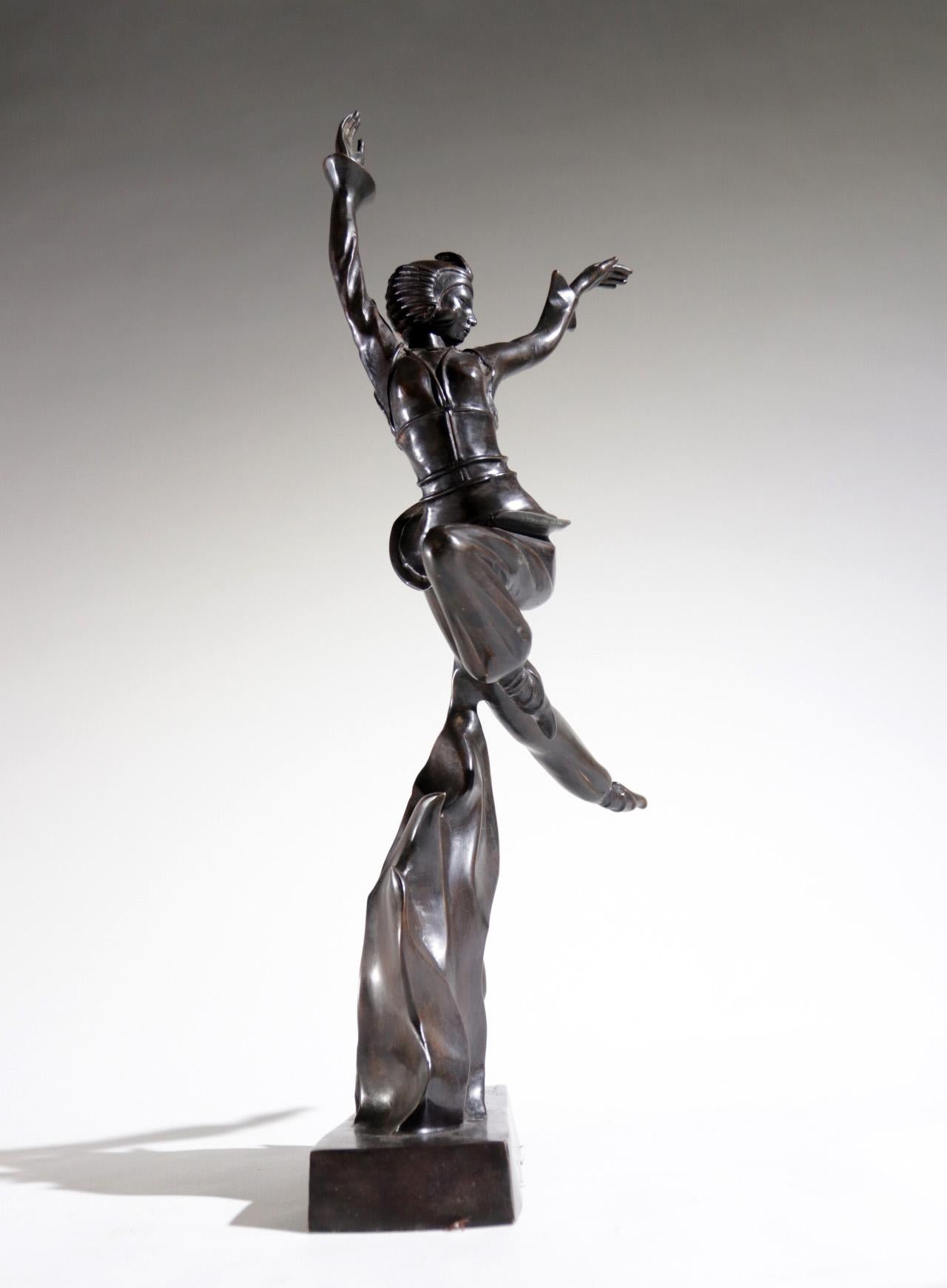Powerful Art Deco Bronze Sculpture of a Woman, J. Moigniez, circa 1930 1
