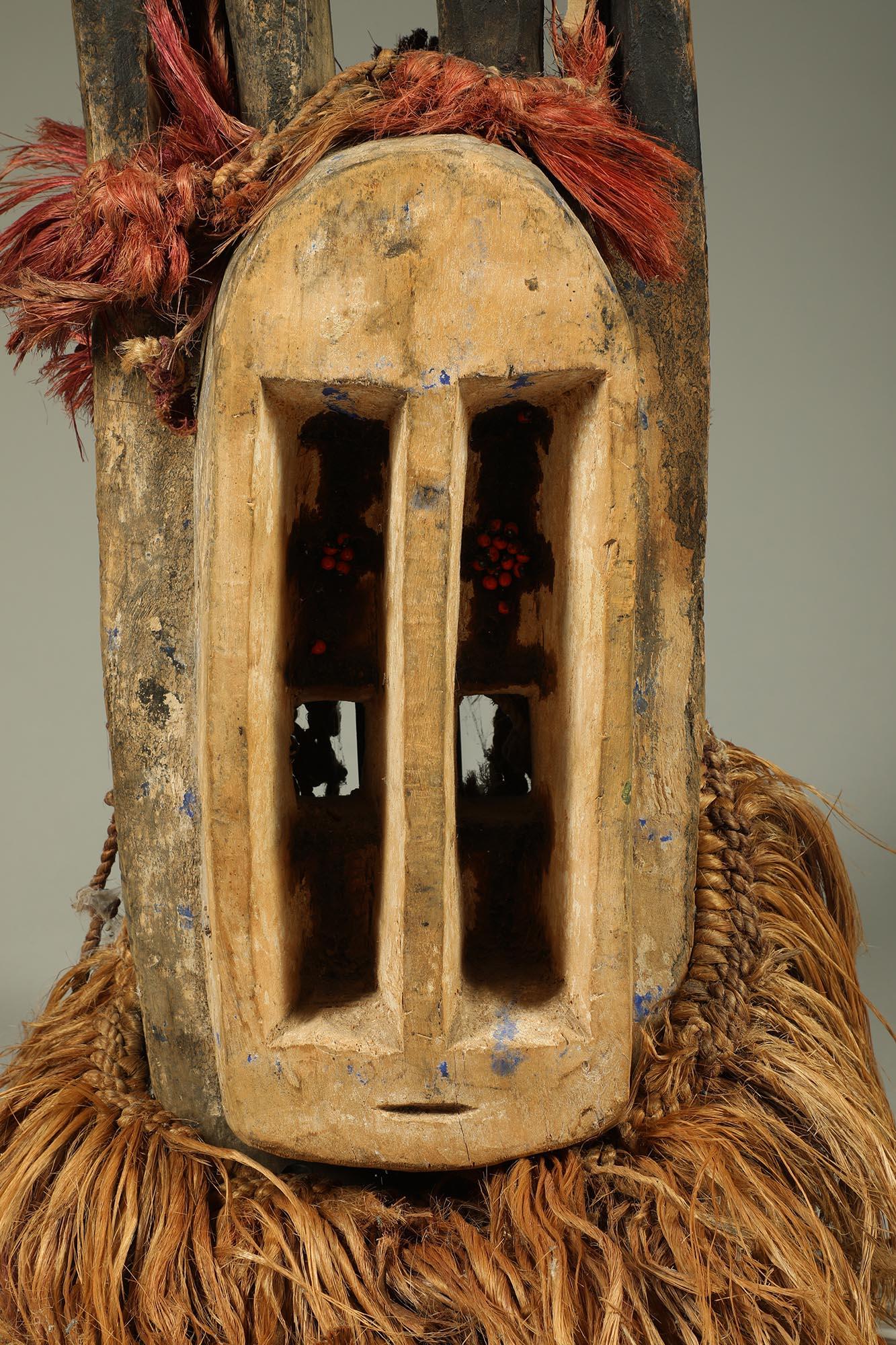 Sculpté à la main Grand masque d'antilope cubiste dogoniste Raffia Mali Afrique de l'Ouest en vente