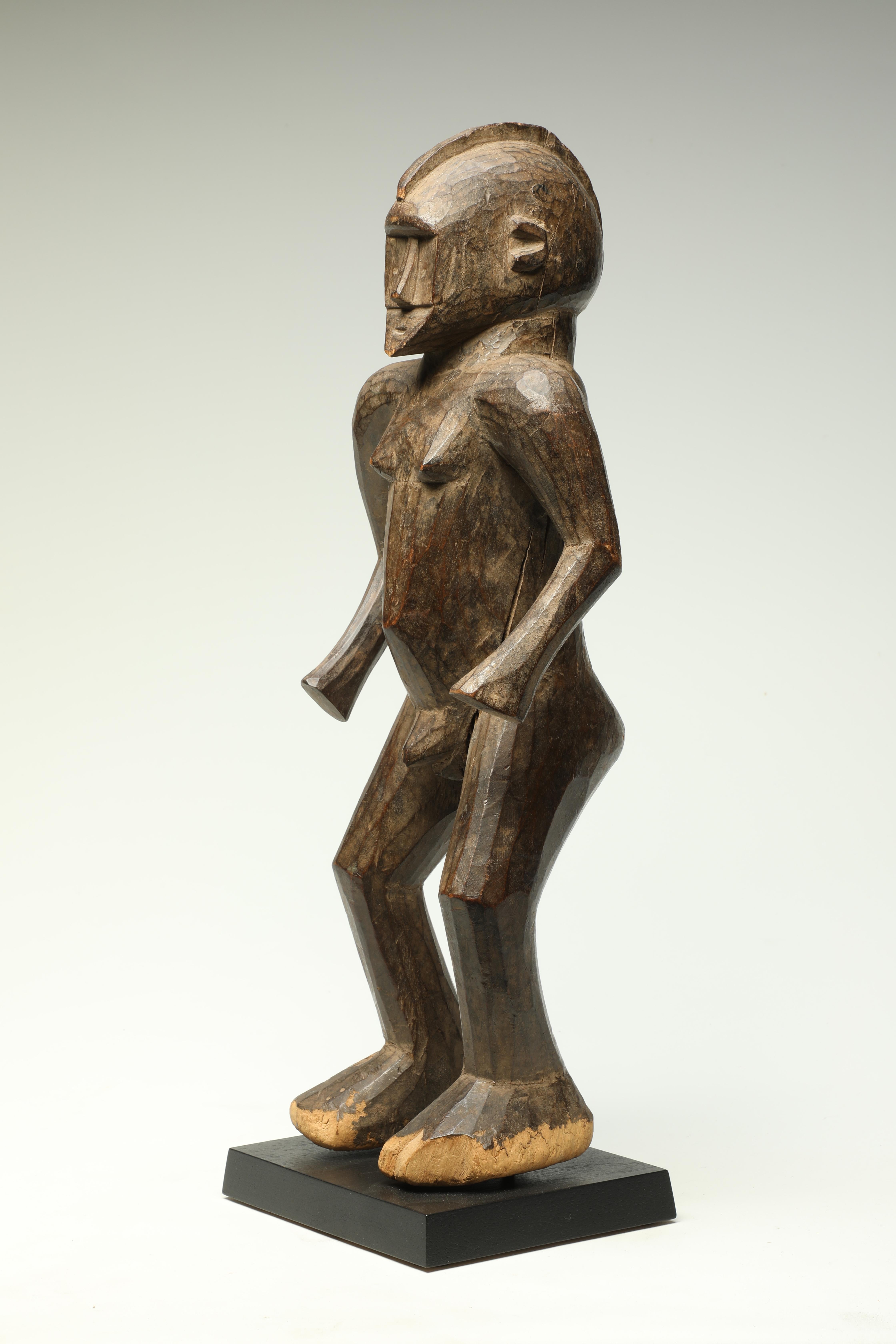 Mächtige frühe Classic Cubist Wood Standing Bobo Fing Figur Afrika Ex J. Willis (Liberisch) im Angebot