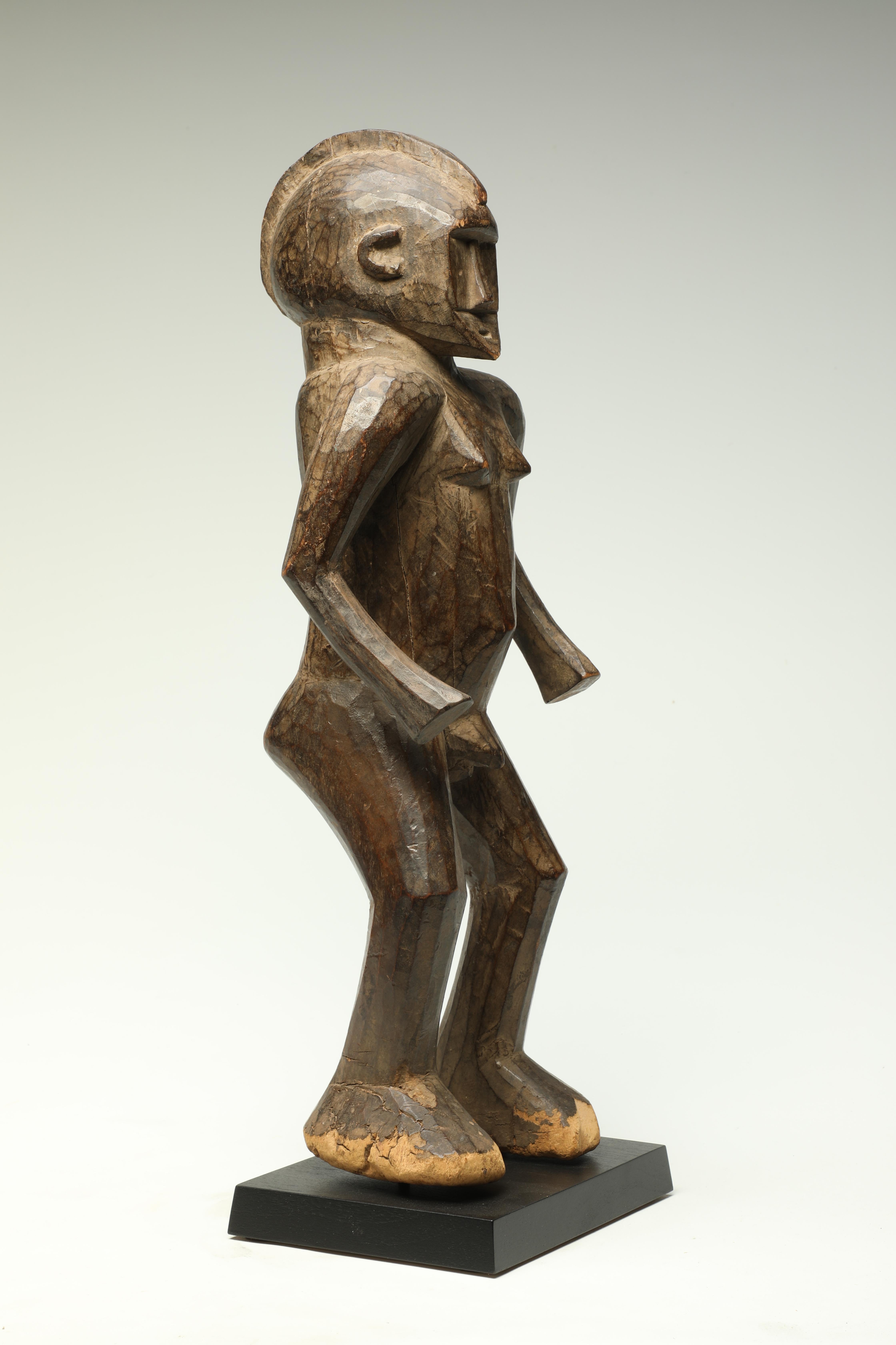 Powerful Early Classic Cubist Wood Standing Bobo Fing Figure Africa Ex J. Willis In Fair Condition For Sale In Point Richmond, CA