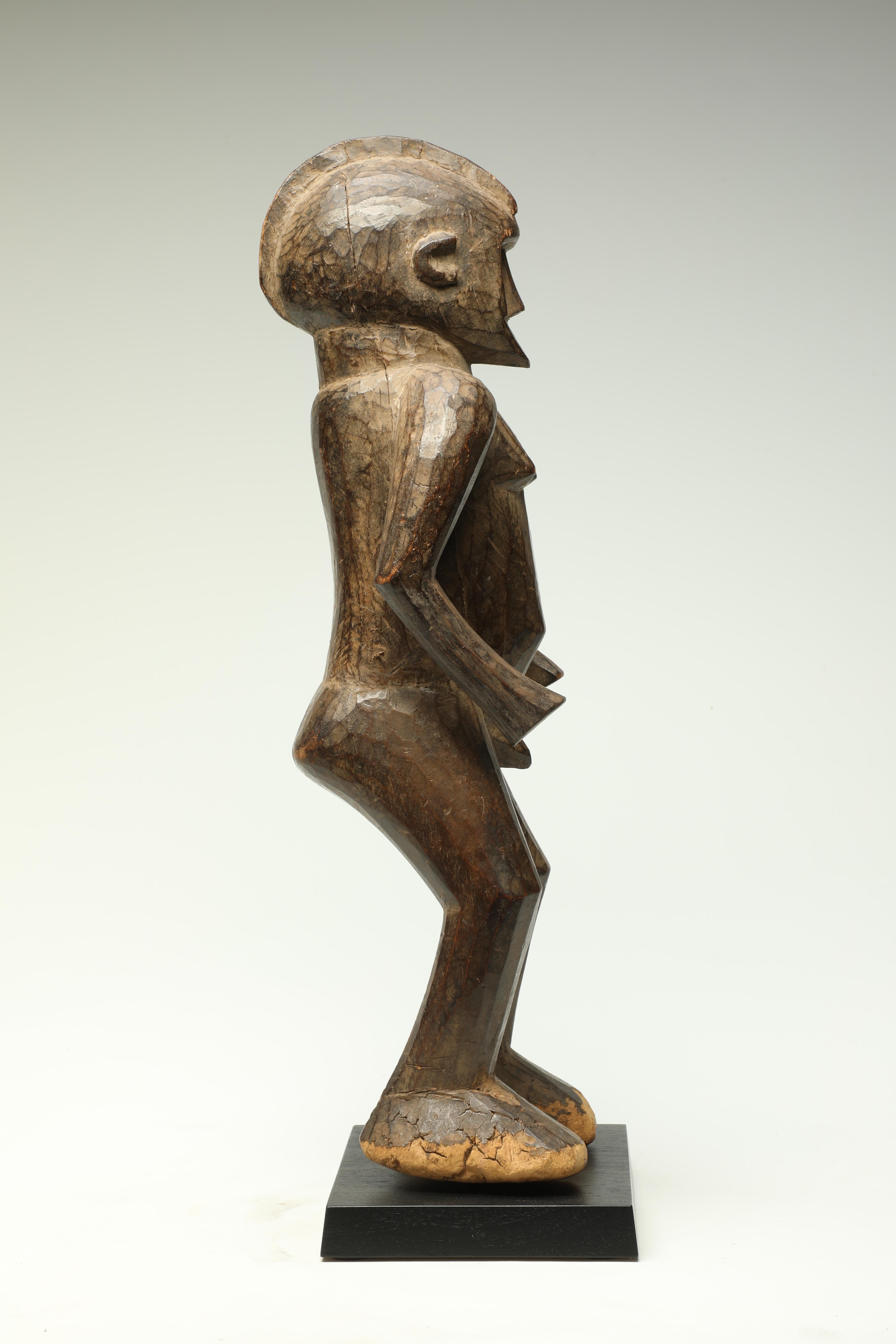 Powerful Early Classic Cubist Wood Standing Bobo Fing Figure Africa Ex J. Willis In Fair Condition For Sale In Point Richmond, CA