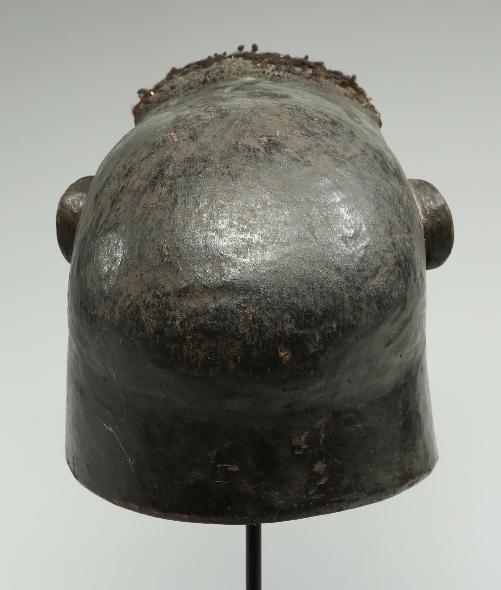 Tribal Powerful Scarified Makonde Portrait Helmet Mask Tanzania, Early 20th C Africa For Sale