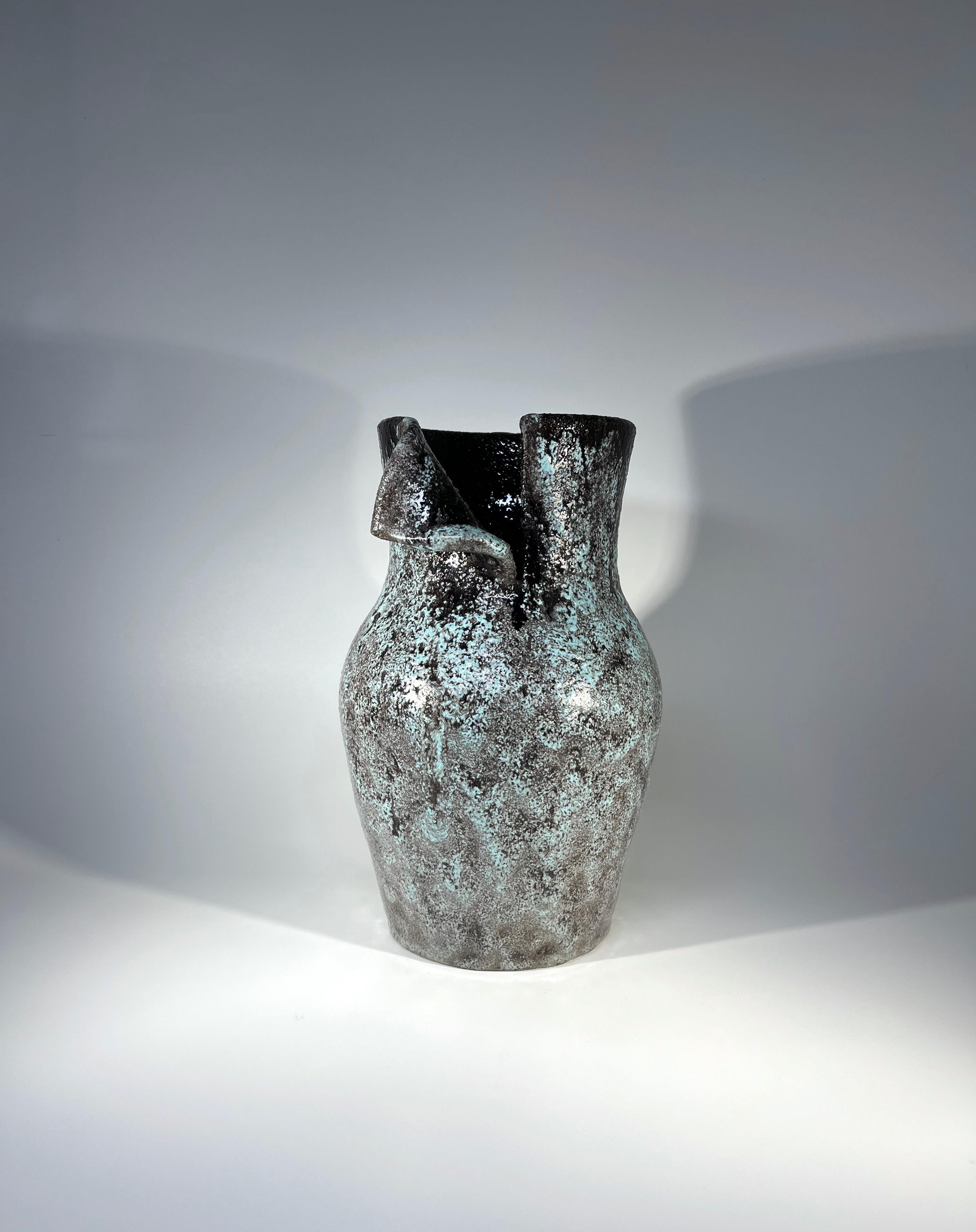Vase puissant plié en céramique par Accolay, France, années 1960 en vente 3