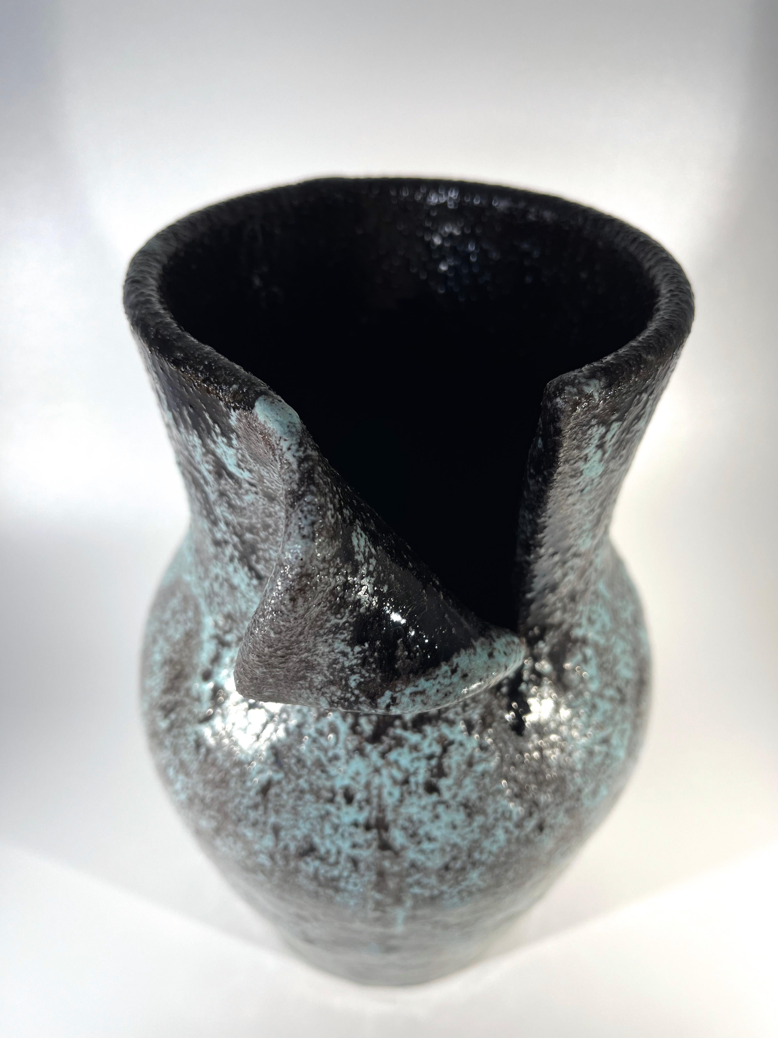 Vase puissant plié en céramique par Accolay, France, années 1960 en vente 2