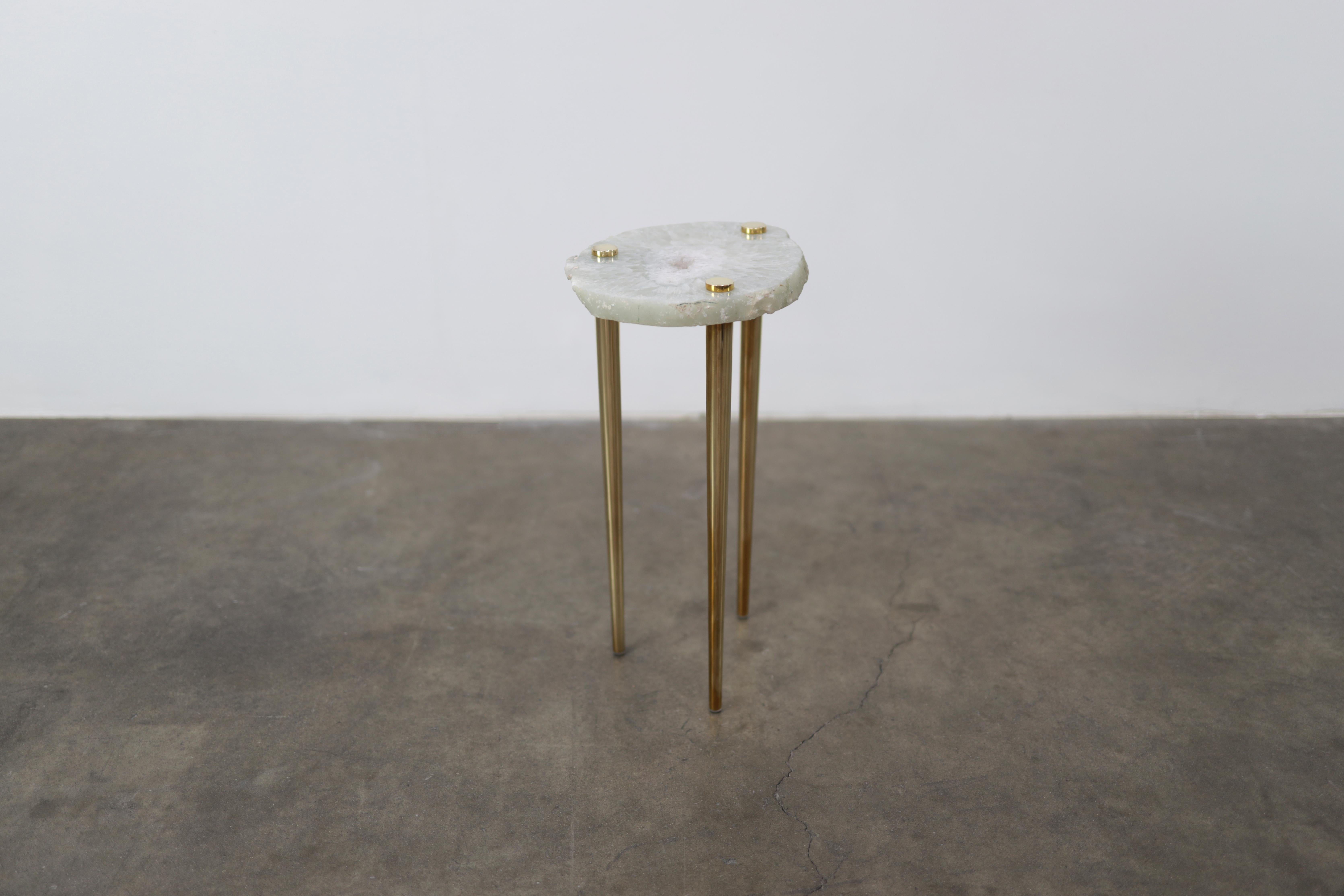 'Powers of 10' Agate Cocktail Table W/ Solid Polished Brass Legs In Good Condition For Sale In Los Angeles, CA