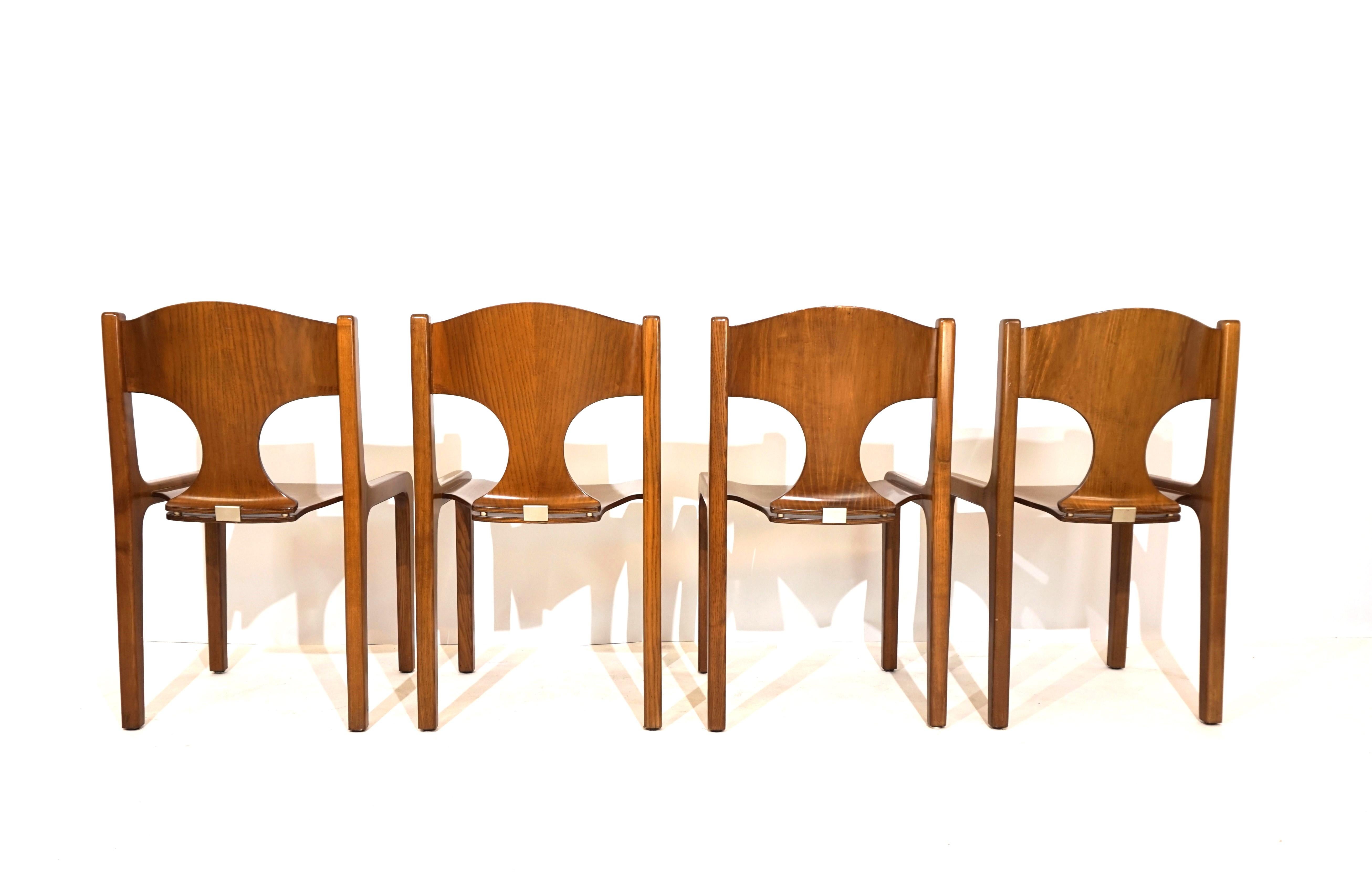 The set of 4 dining chairs is in excellent condition. The honey-colored wood of the chairs shows almost no signs of wear and an attractive grain. The chairs have a very elegant appearance and probably date from the 70s. The Italian architect Augusto