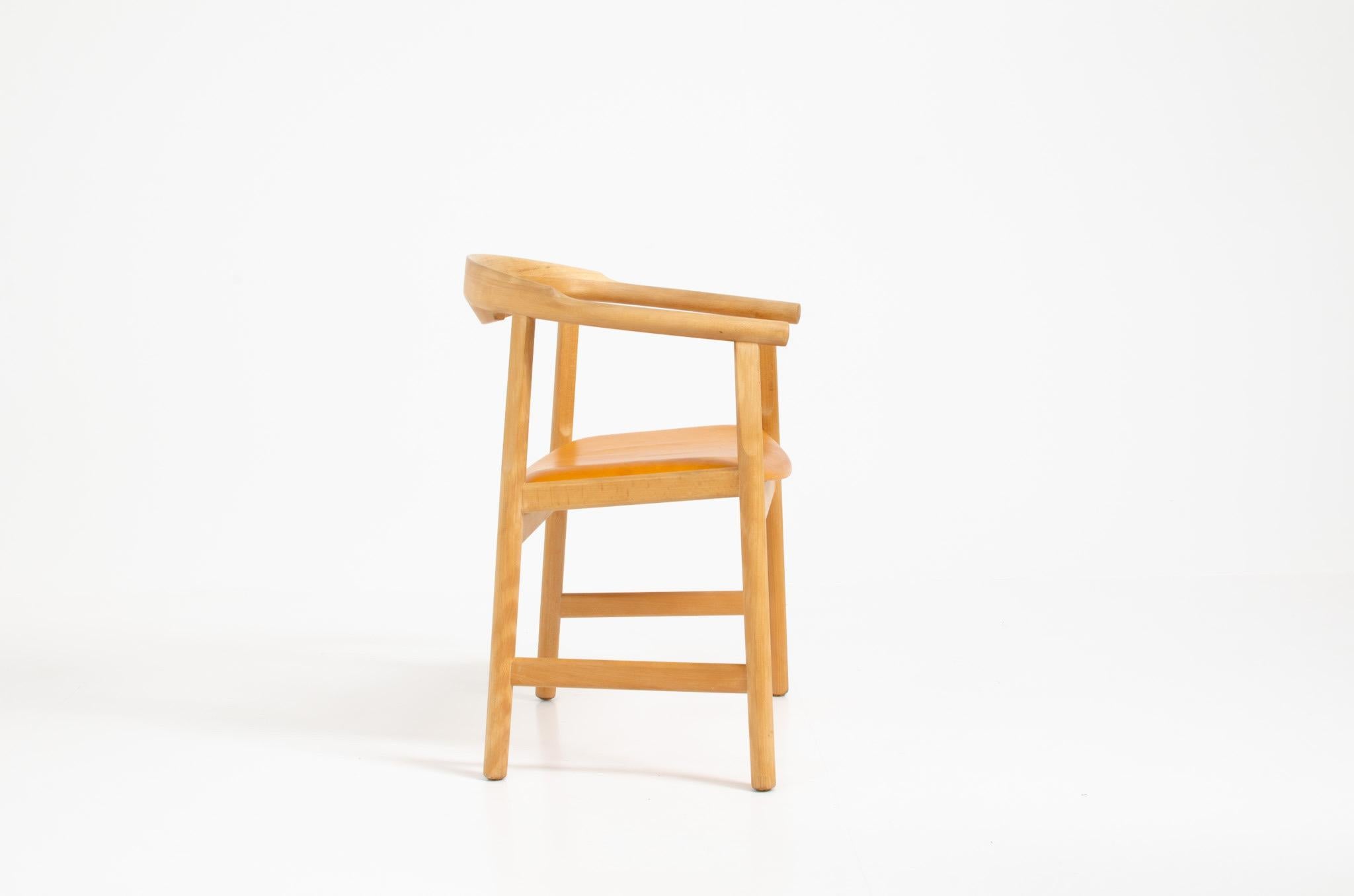 PP208 armchair by Hans Wegner for PP Møbler (Denmark, 1970s).

A hard to find design icon made out of solid beech, upholstered in a cognac leather with a very nice patina. 

In good condition and marked at the bottom.