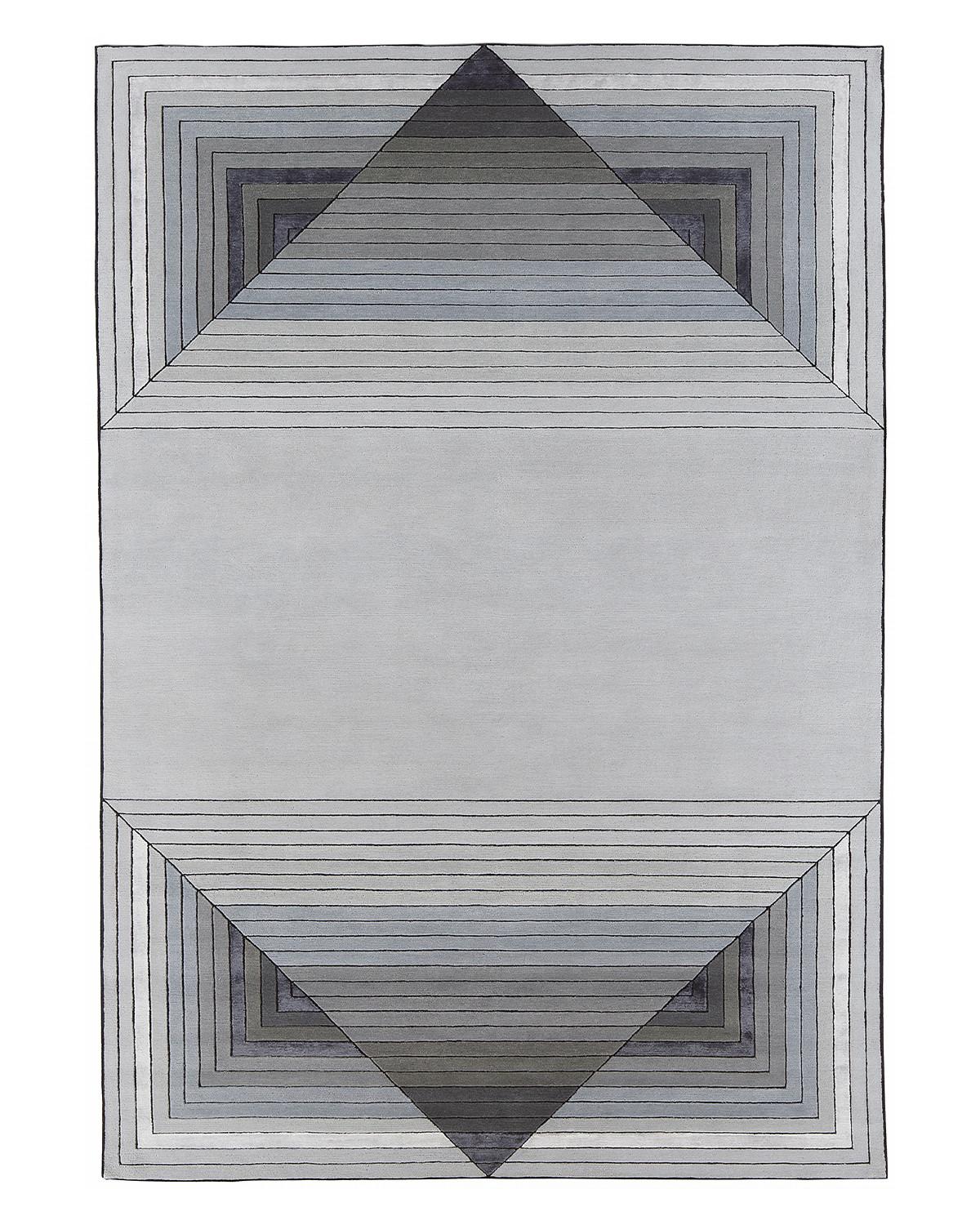 Tappeto PPF1 Papiroflexia di Mohebban
Dimensioni: L 300 x L 200 cm
Materiali: Lana.

La collezione Papiroflexia nasce dal parallelismo tra rappresentazione e realtà, tra piani e tridimensionalità. Partendo dalle tradizionali forme rettangolari,