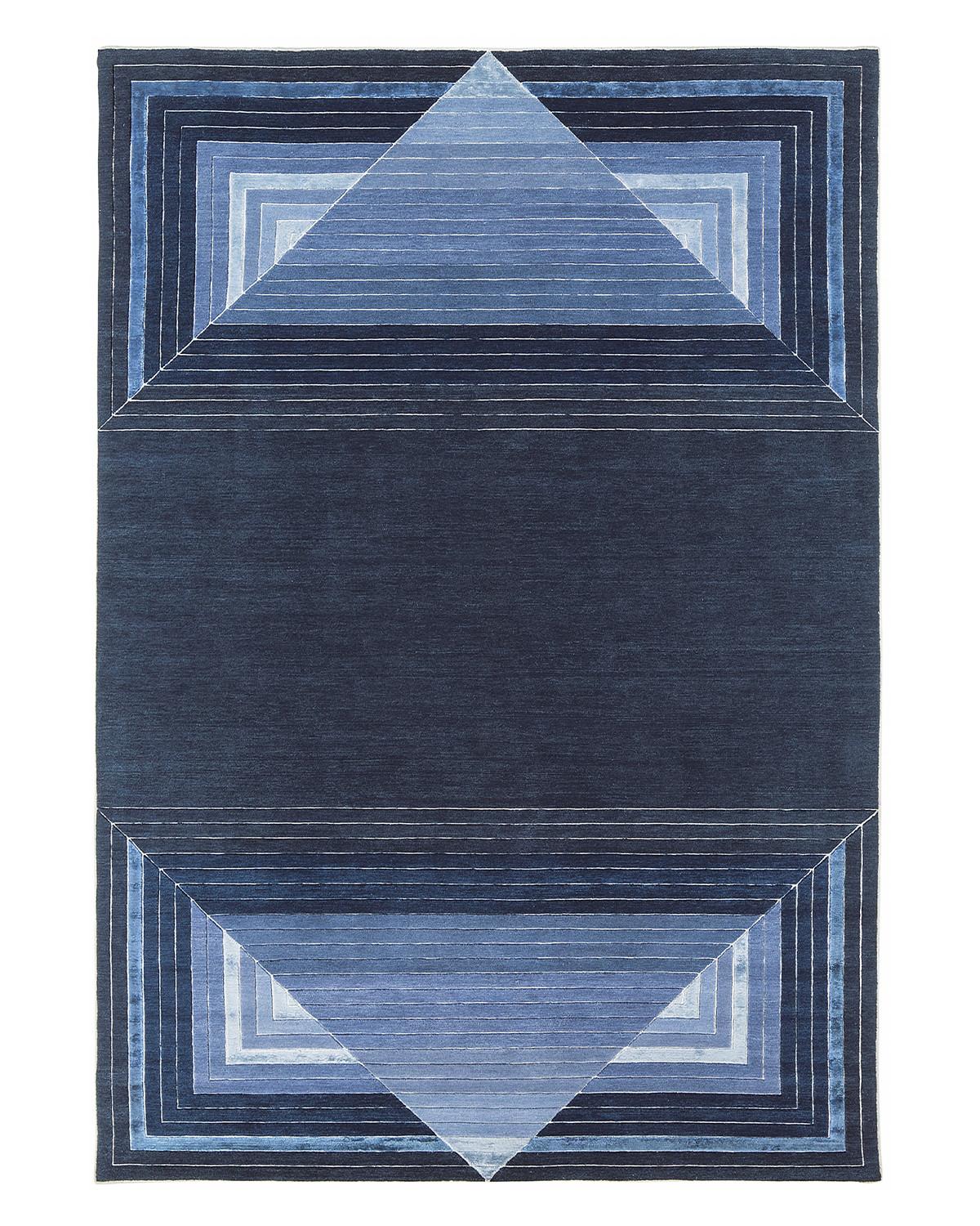 Tapis Papiroflexia PPF4 de Mohebban
Dimensions : I.L.L.A. 200 cm.
MATERIAL : Laine.

La collection Papiroflexia est née du parallélisme entre représentation et réalité, entre plans et tridimensionnalité. Partant de formes rectangulaires