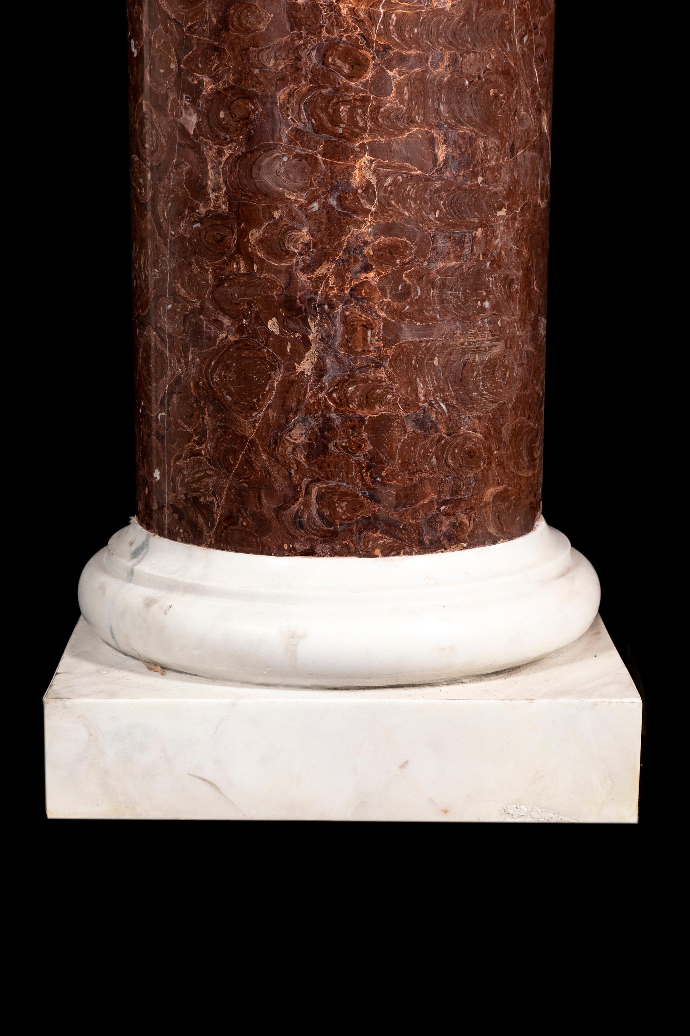 Pr. 19 C. Italienische Breccia Pernice (Rote) Marmorsockel auf Sockeln aus Carrara-Marmor auf Sockeln im Angebot 1