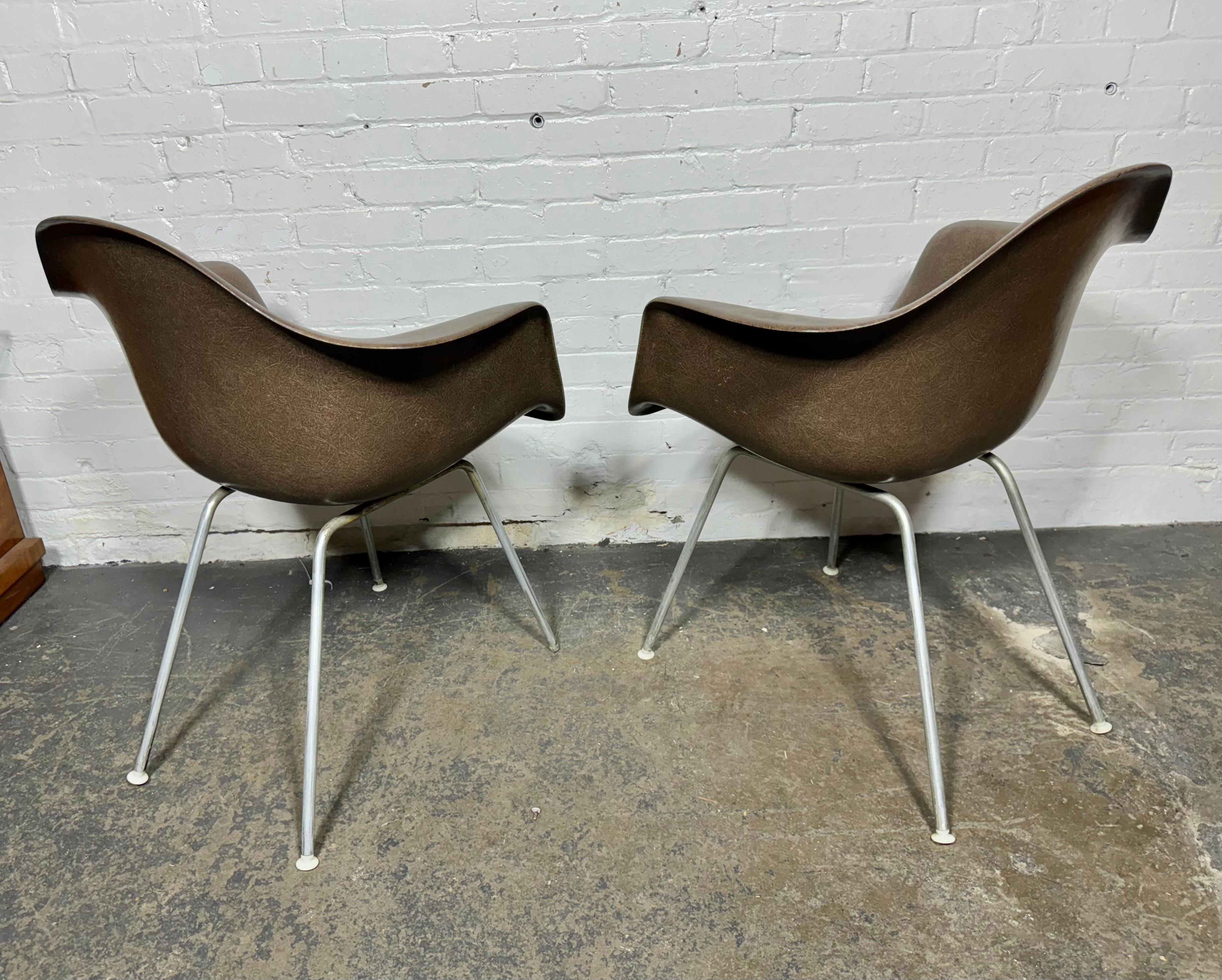 Pr 1950er Charles & Ray Eames Dax Fiberglas-Muschelsessel/ Tan Dunkelbraun Dunkel-Sessel im Angebot 1