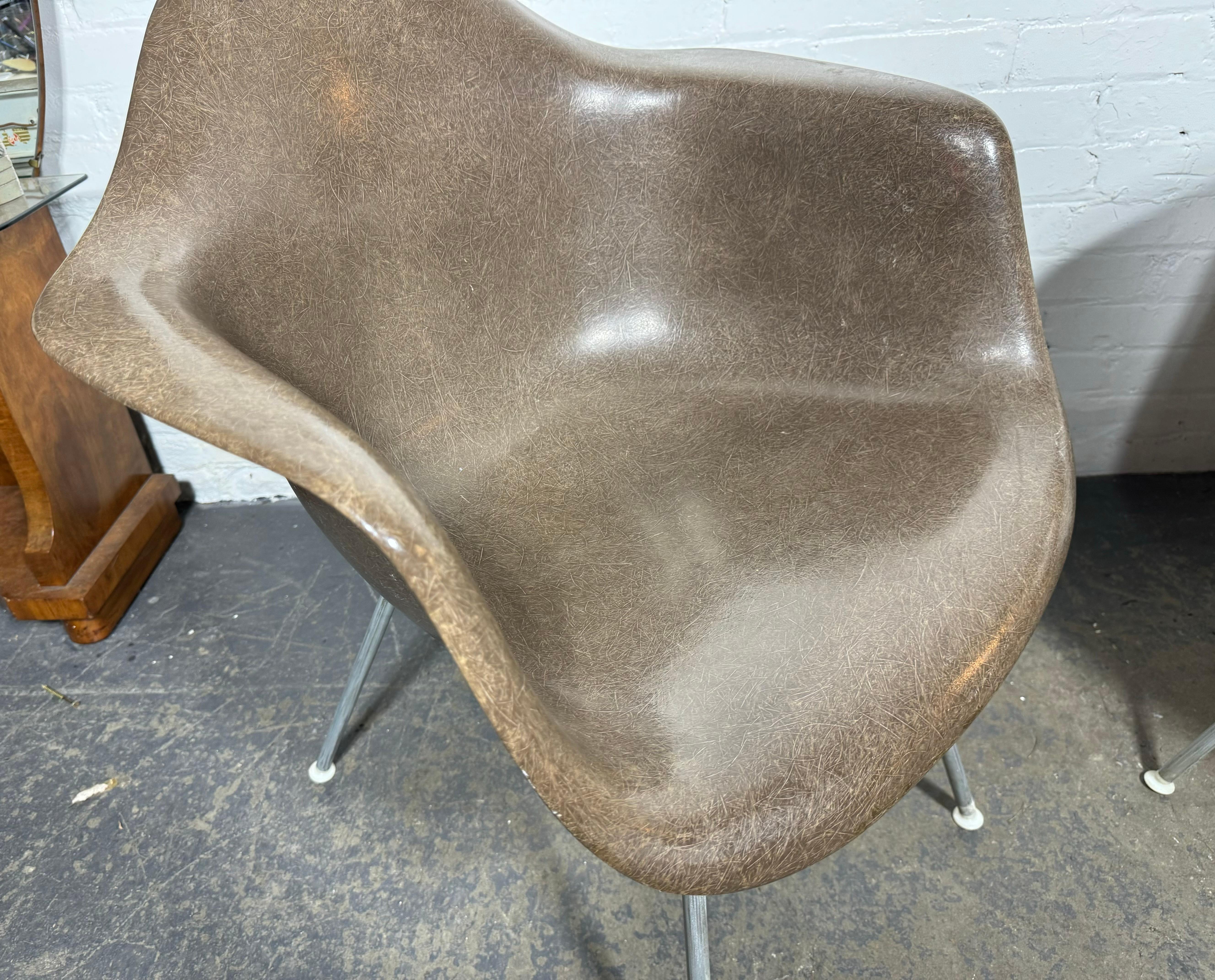 Pr 1950er Charles & Ray Eames Dax Fiberglas-Muschelsessel/ Tan Dunkelbraun Dunkel-Sessel im Angebot 2