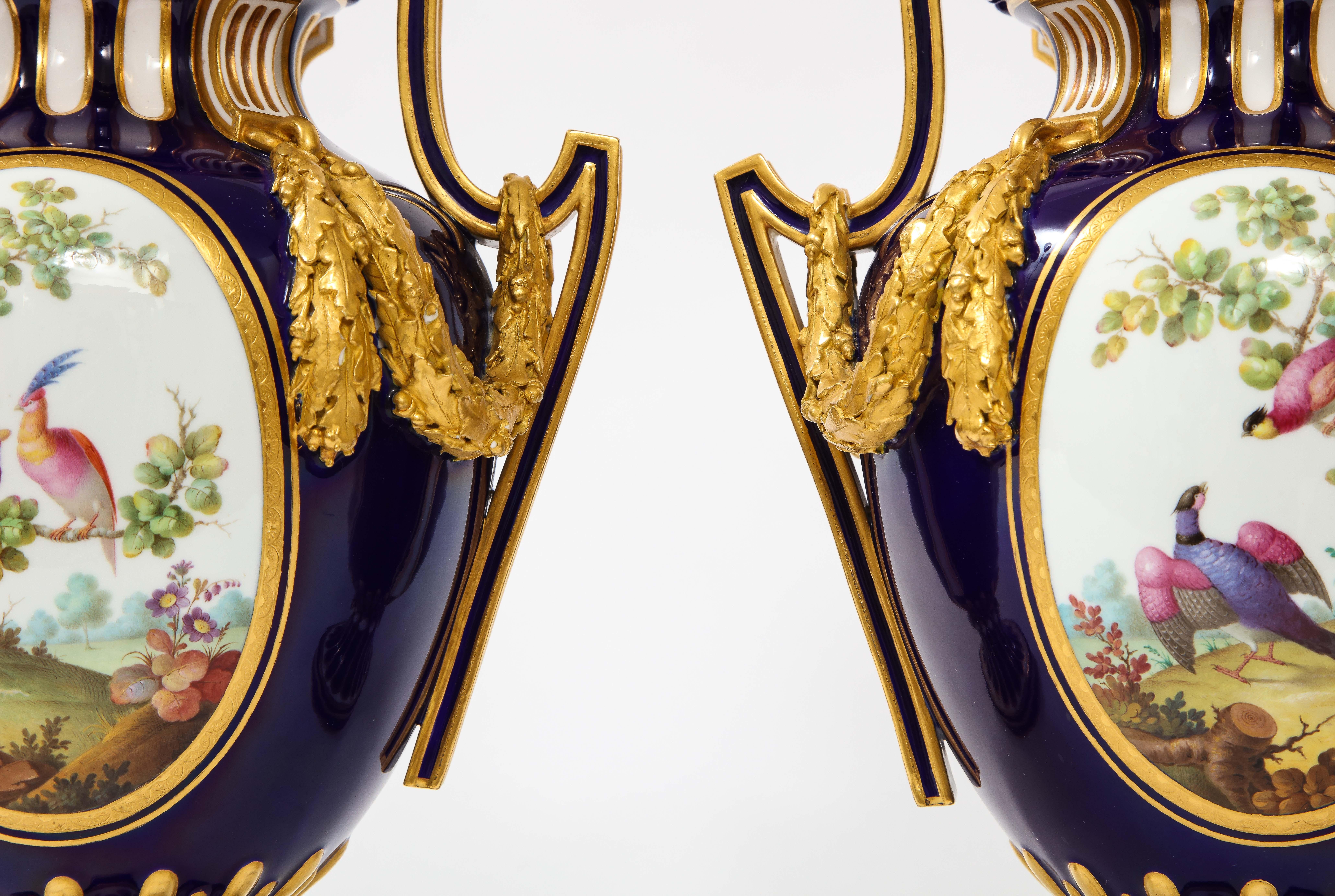 Pr. 19c Mintons Porzellan „Louis XVI Sevres Stil“ Vasen mit blauem Nouveau-Grund im Angebot 6