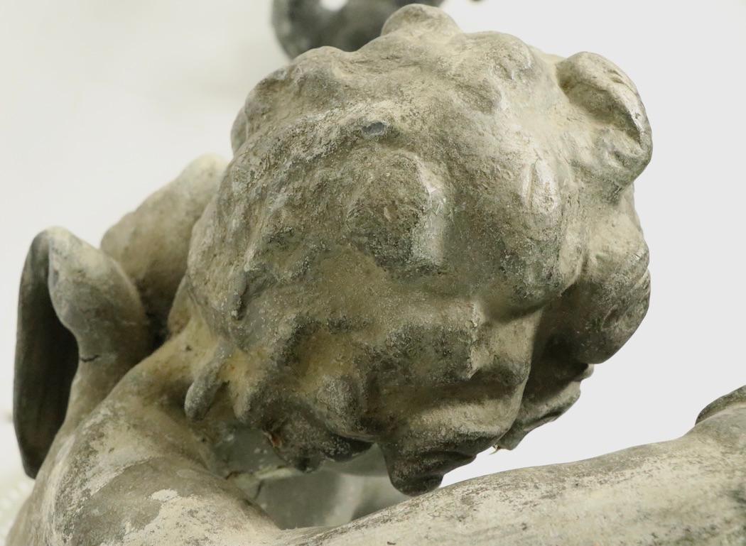 Pareja de Cupidos de Plomo Fundido del Siglo XIX de una Fuente Municipal en venta 10