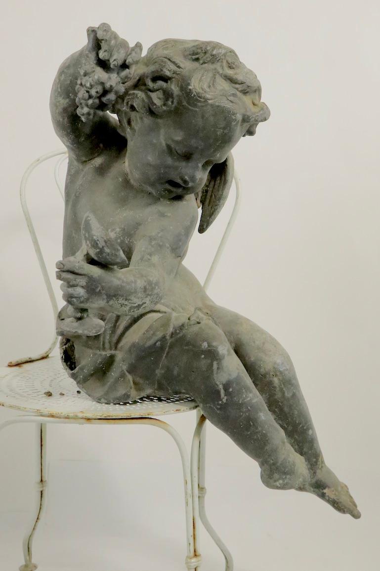 Pareja de Cupidos de Plomo Fundido del Siglo XIX de una Fuente Municipal en venta 1