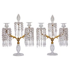 Pr. XIX Candelabro inglés de dos brazos de cristal tallado a mano y montado en ormolu