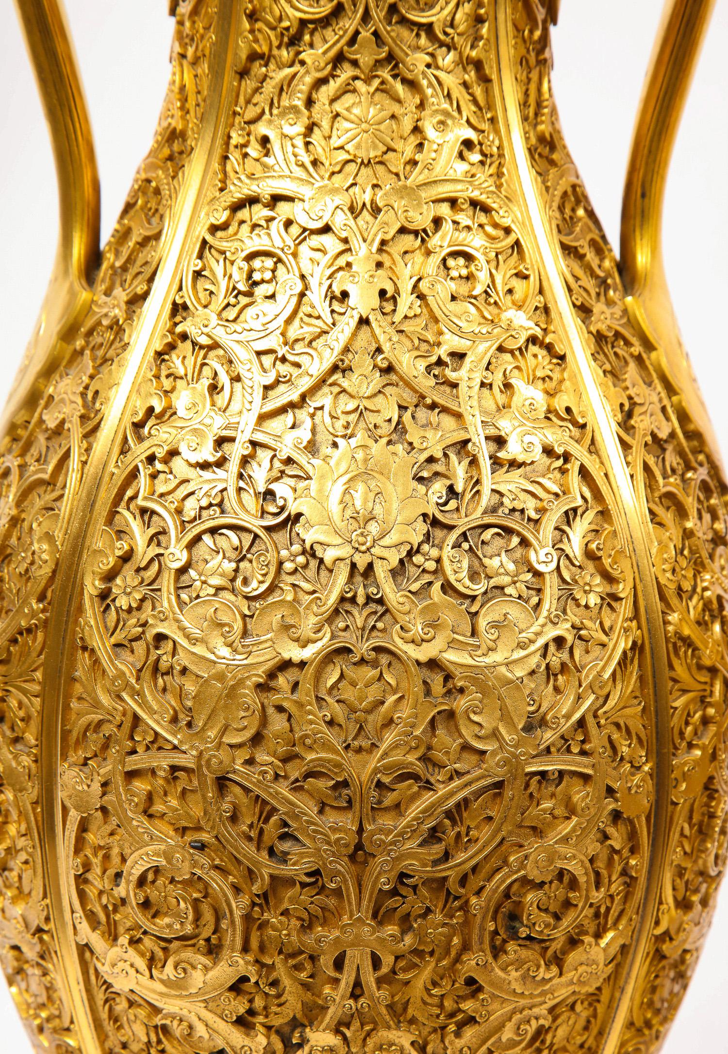 Paar französische Japonismus-Goldbronze-Vasen von E. Lièvre, ausgeführt von F. Barbedienne im Zustand „Gut“ im Angebot in New York, NY