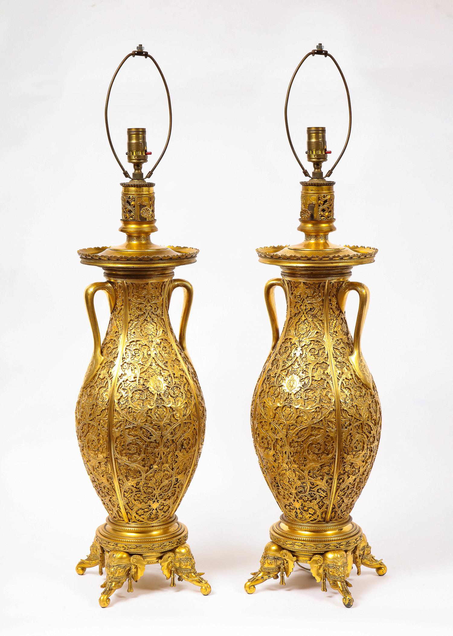 Paar französische Japonismus-Goldbronze-Vasen von E. Lièvre, ausgeführt von F. Barbedienne (Spätes 19. Jahrhundert) im Angebot