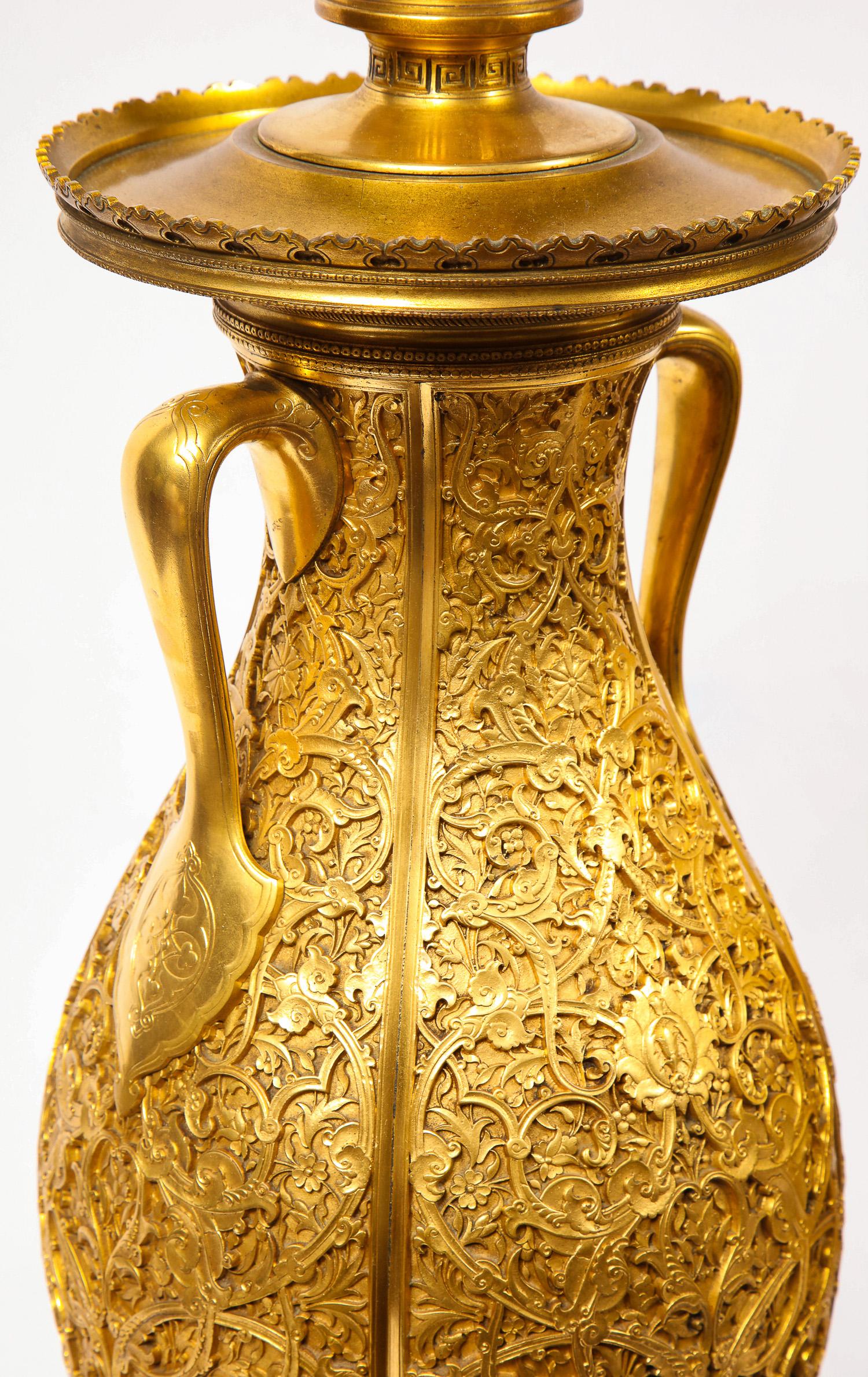 Paar französische Japonismus-Goldbronze-Vasen von E. Lièvre, ausgeführt von F. Barbedienne im Angebot 1