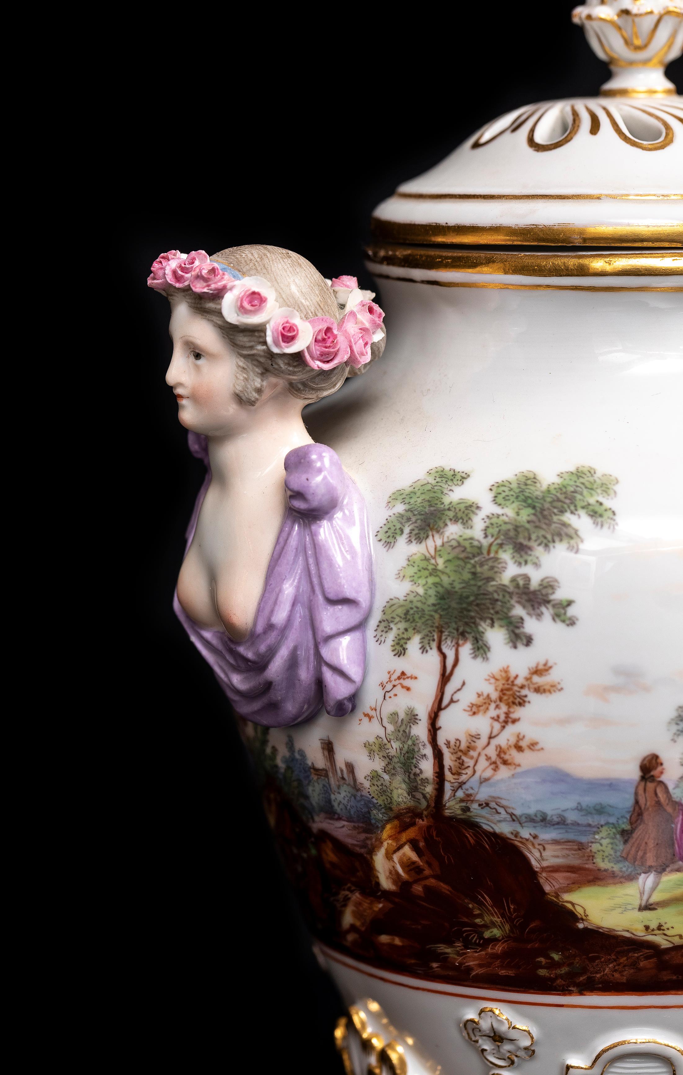Pr. XIX C. vasi per potpourri coperti di porcellana di Meissen con manici di fanciulla figurati in vendita 5