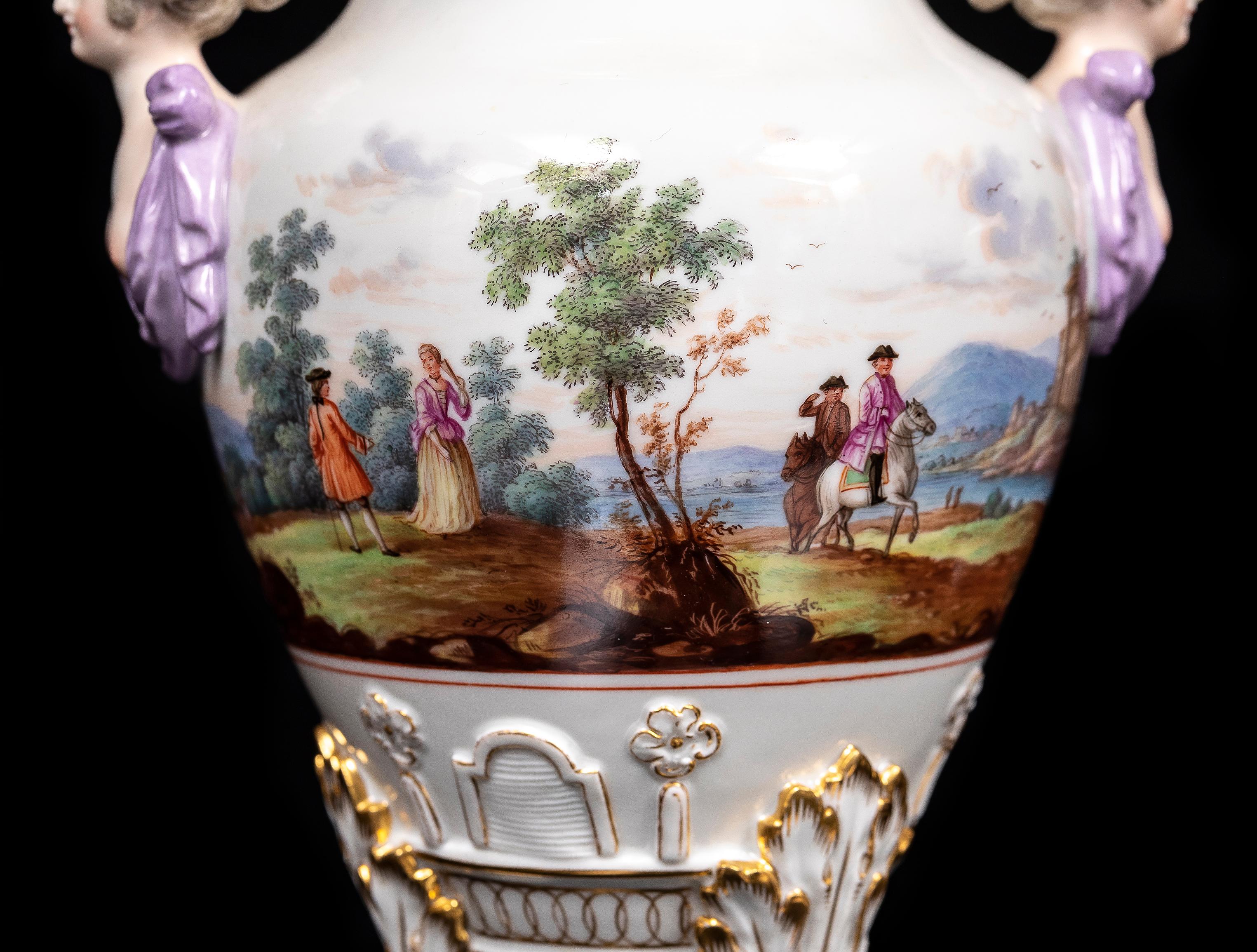 Pr. XIX C. vasi per potpourri coperti di porcellana di Meissen con manici di fanciulla figurati in vendita 7