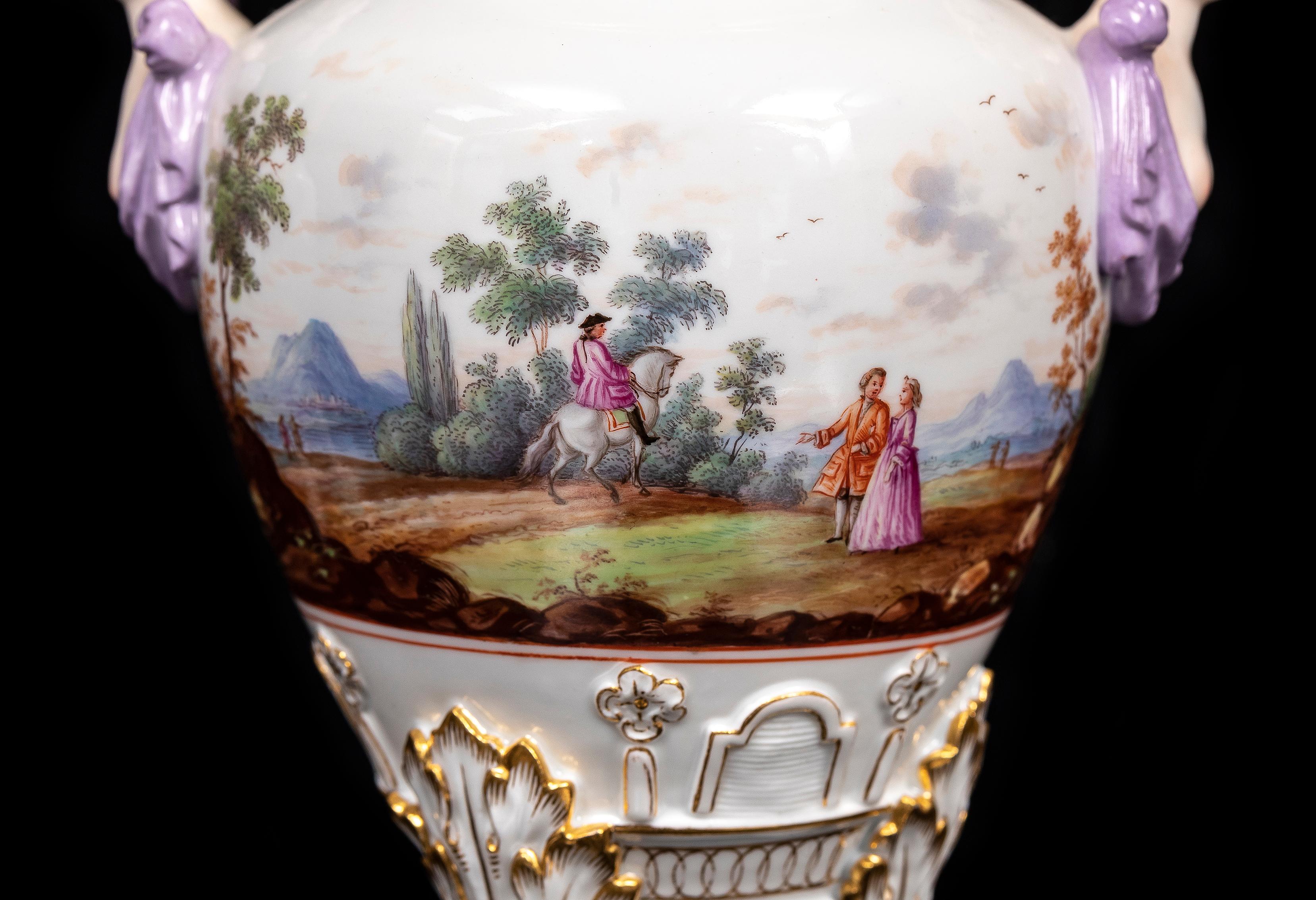 Pr. XIX C. vasi per potpourri coperti di porcellana di Meissen con manici di fanciulla figurati in vendita 8