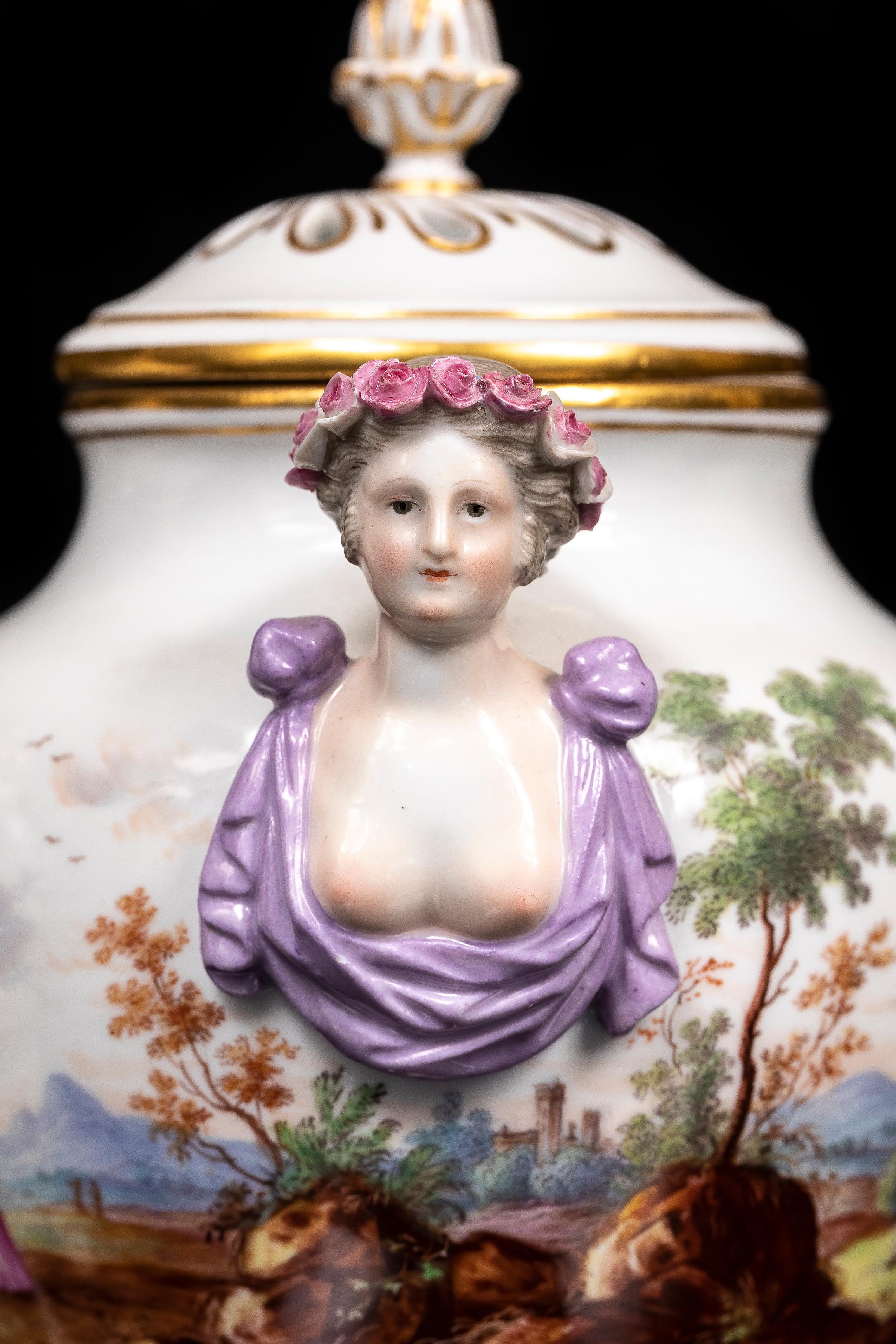 Pr. XIX C. vasi per potpourri coperti di porcellana di Meissen con manici di fanciulla figurati In condizioni buone in vendita a New York, NY