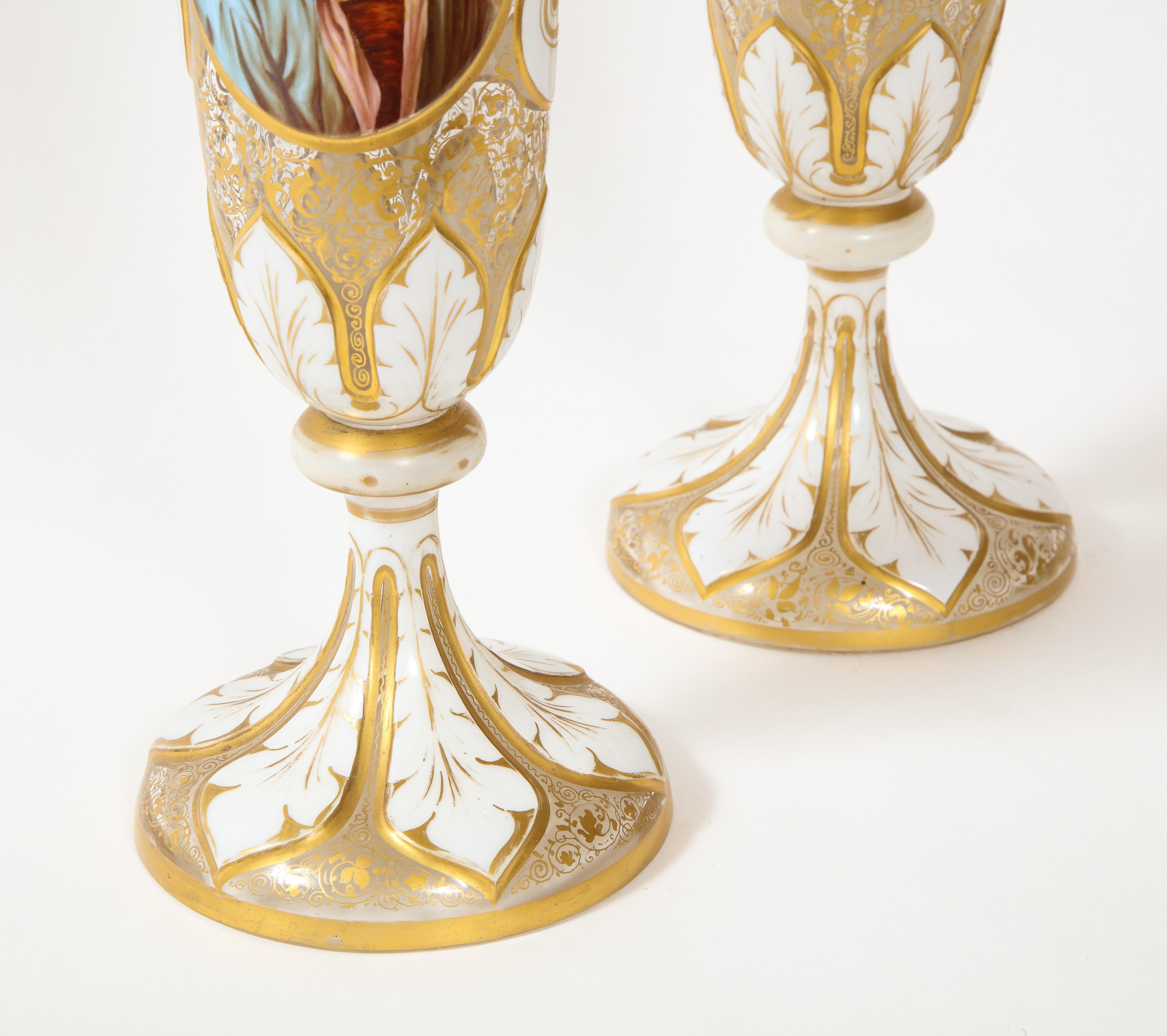 Vases portraits de jeune fille en cristal blanc sur fond transparent de style bohème ancien, vers le XIXe siècle en vente 5