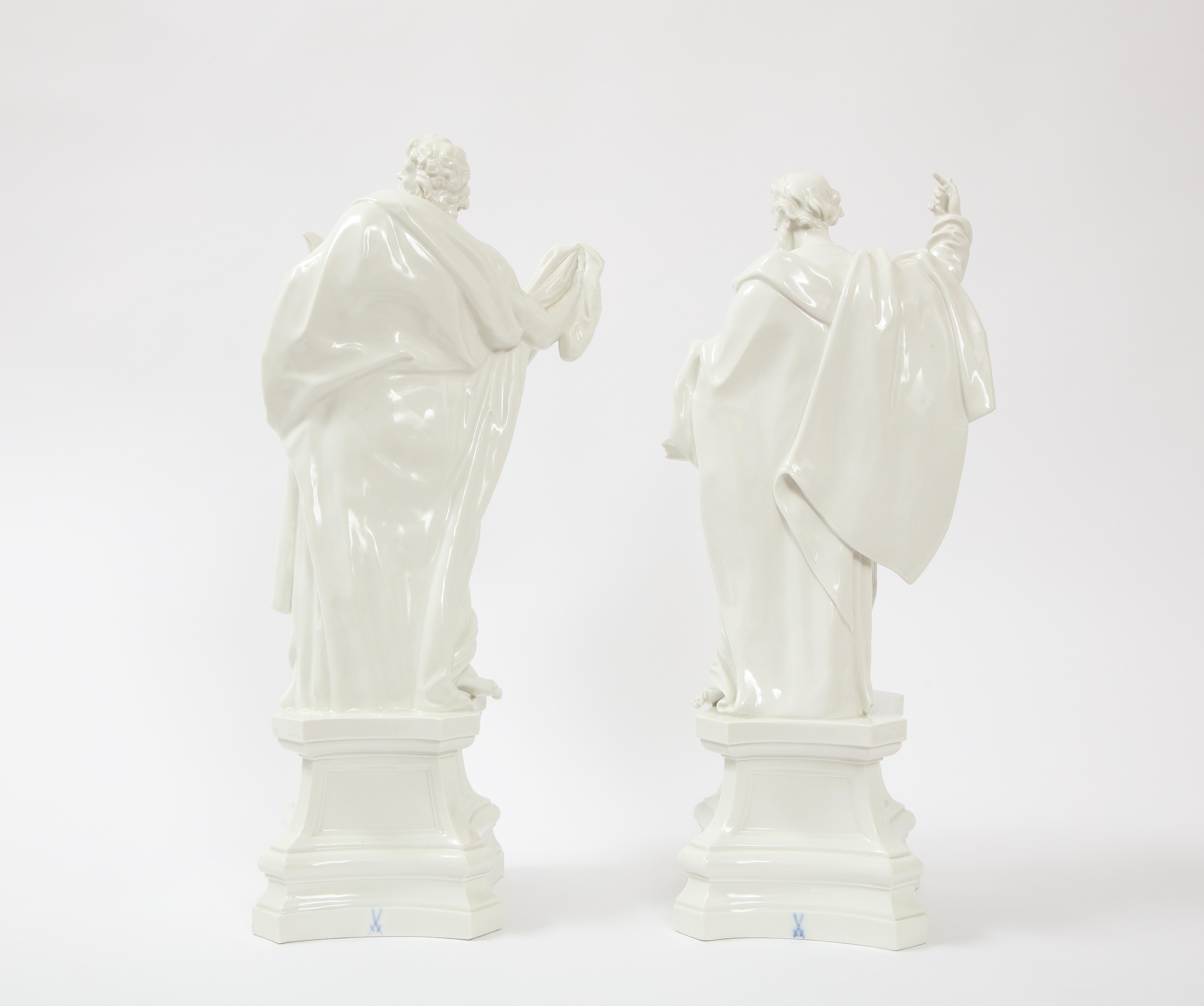 Porcelaine Pr. Figures d'autel de St. James et St. Paul en porcelaine Meissen White du 19ème siècle en vente